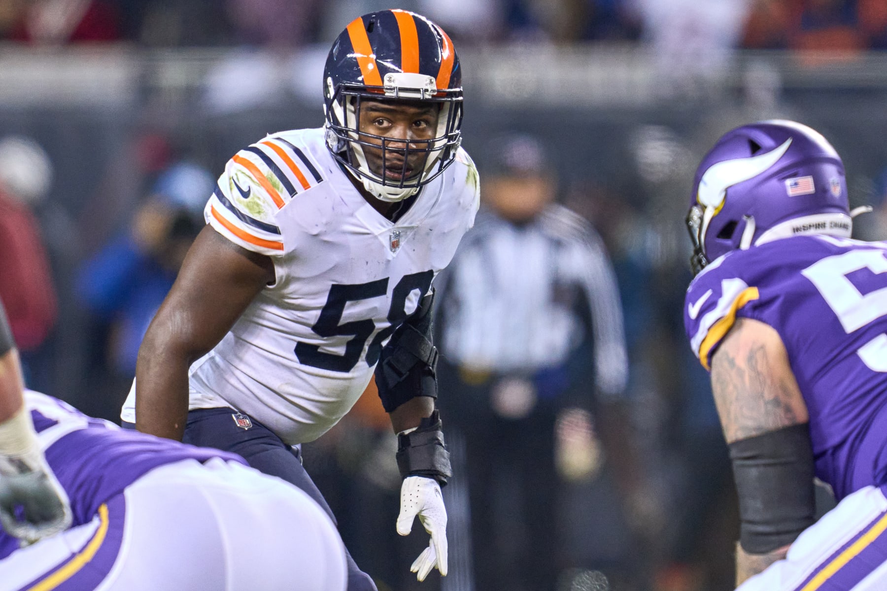 CHICAGO, IL - DECEMBER 20: Chicago Bears inside linebacker Roquan Smith (58) looks on during a game between the Chicago Bears and the Minnesota Vikings on December 20, 2021, at Soldier Field in Chicago, IL. (Photo by Robin Alam/Icon Sportswire via Getty Images)