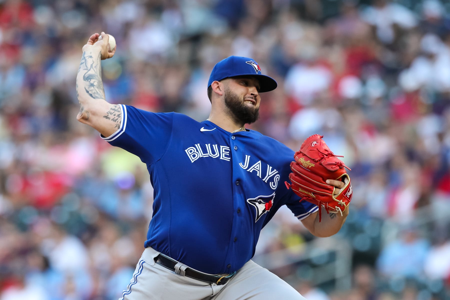MINNEAPOLIS, MN - AUGUST 04: Alek Manoah #6 of the Toronto Blue Jays delivers a pitch against the Minnesota Twins in the first inning of the game at Target Field on August 4, 2022 in Minneapolis, Minnesota. (Photo by David Berding/Getty Images)