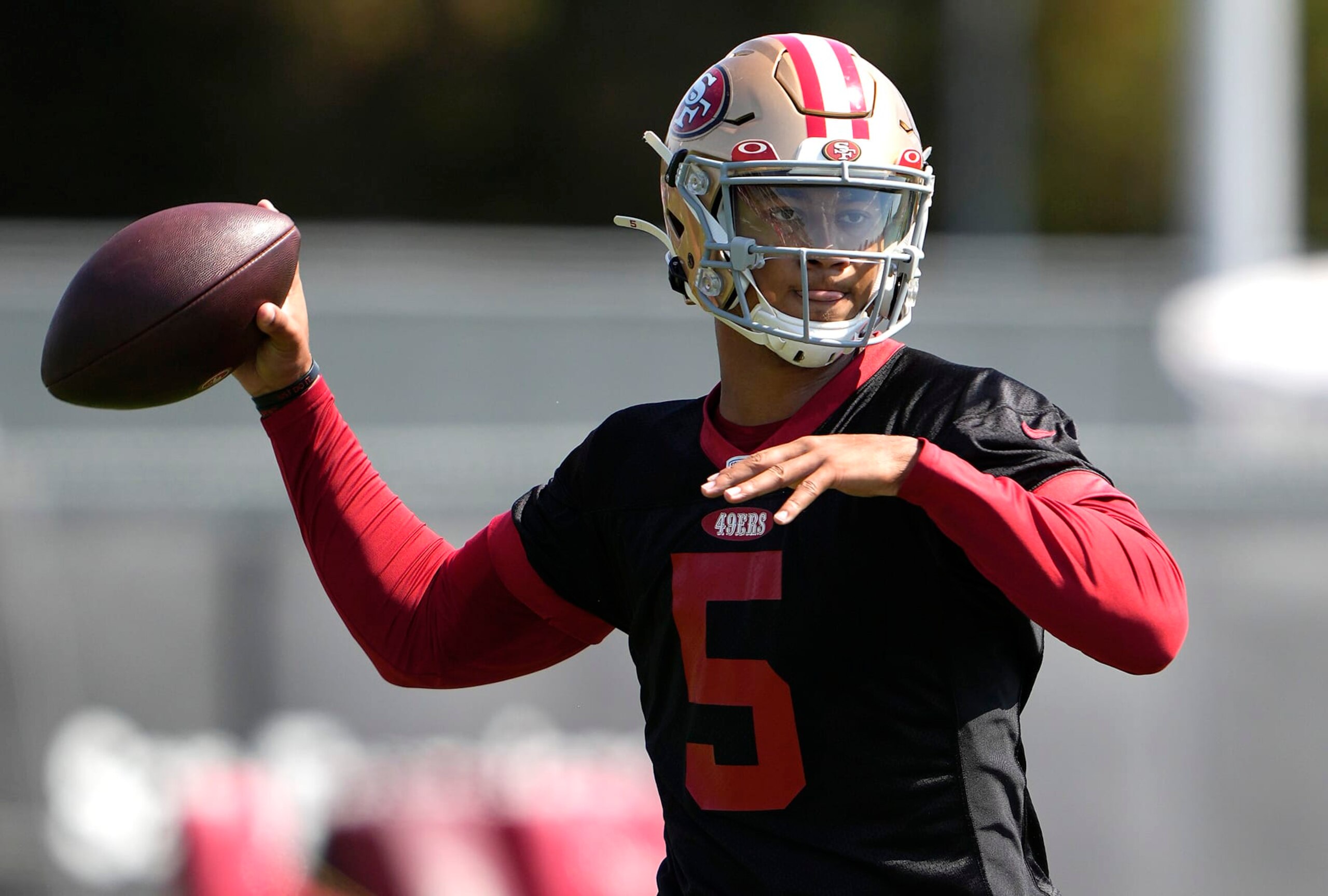 SANTA CLARA, CALIFORNIA - JULY 28: Trey Lance #5 of the San Francisco 49ers works out during training camp at SAP Performance Facility on July 28, 2022 in Santa Clara, California. (Photo by Thearon W. Henderson/Getty Images)
