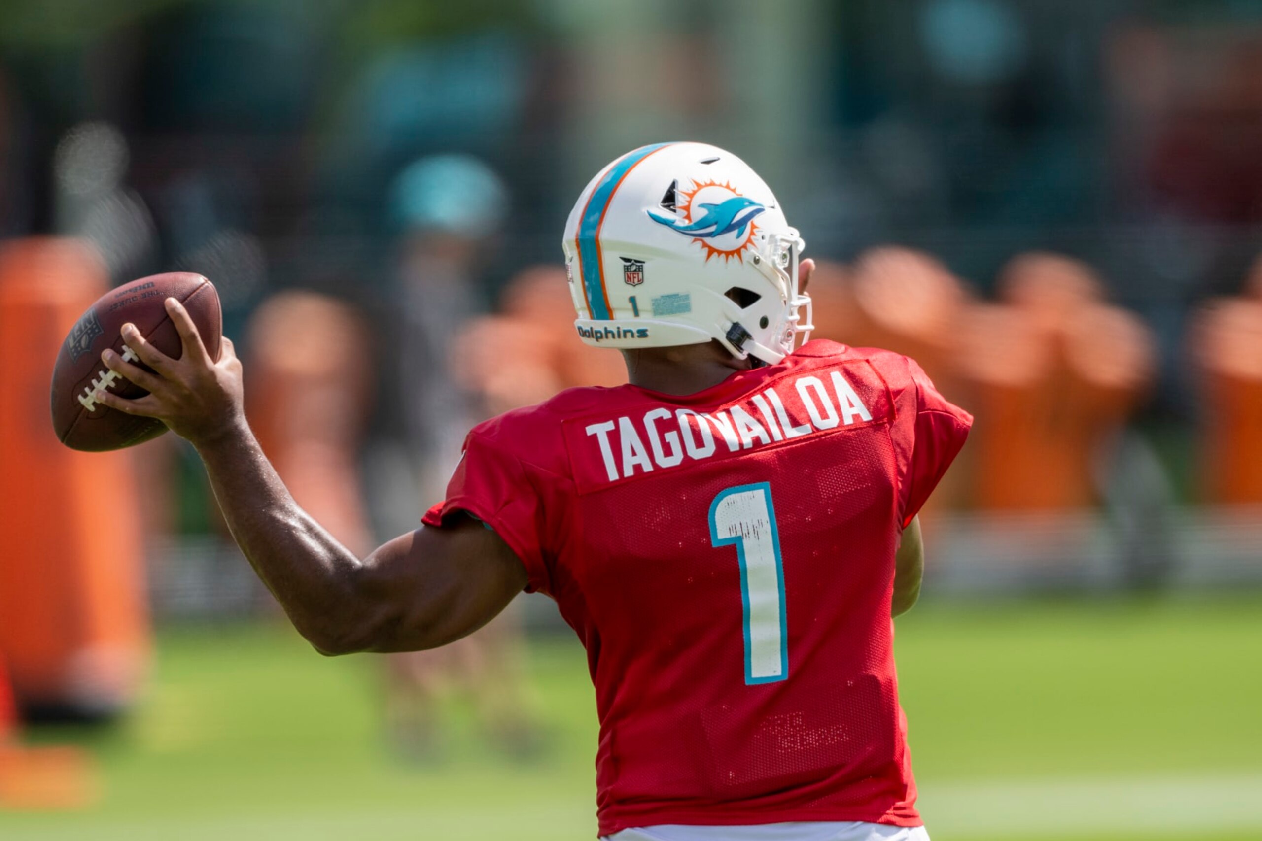 MIAMI GARDENS, FL - AUGUST 06: Miami Dolphins quarterback Tua Tagovailoa (1) throws the ball during a practice session at the Miami Dolphins training camp at Baptist Health Training Complex on August 6, 2022 in Miami Gardens, Florida. (Photo by Doug Murray/Icon Sportswire via Getty Images)