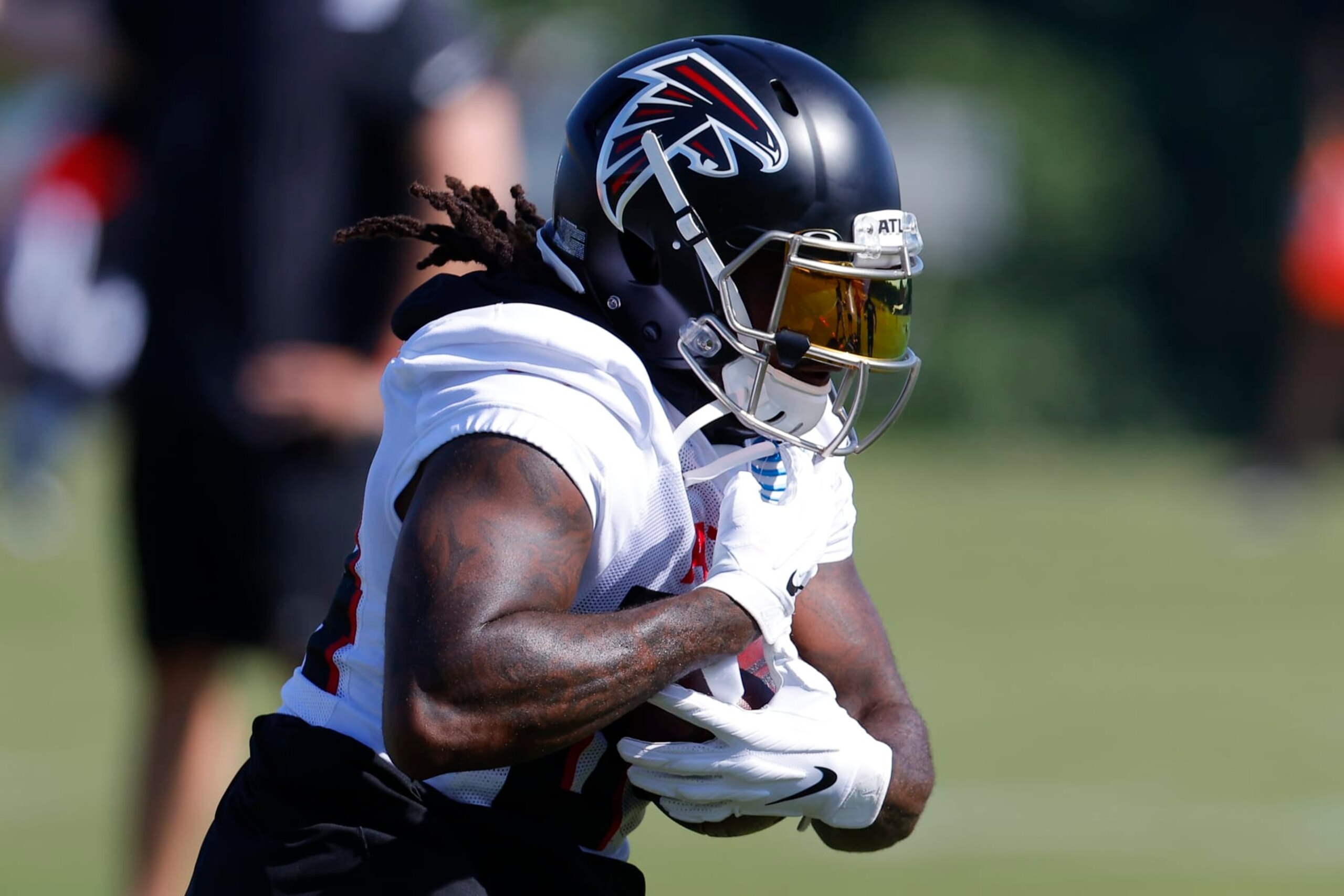 FLOWERY BRANCH, GA - JULY 28: Cordarrelle Patterson #84 of Atlanta Falcons runs a drill during a training camp practice on July 28, 2022 at IBM Performance Field in Flowery Branch, Georgia. (Photo by Todd Kirkland/Getty Images) FLOWERY BRANCH, GA - JULY 28: Cordarrelle Patterson #84 of Atlanta Falcons runs a drill during a training camp practice on July 28, 2022 at IBM Performance Field in Flowery Branch, Georgia. (Photo by Todd Kirkland/Getty Images)
