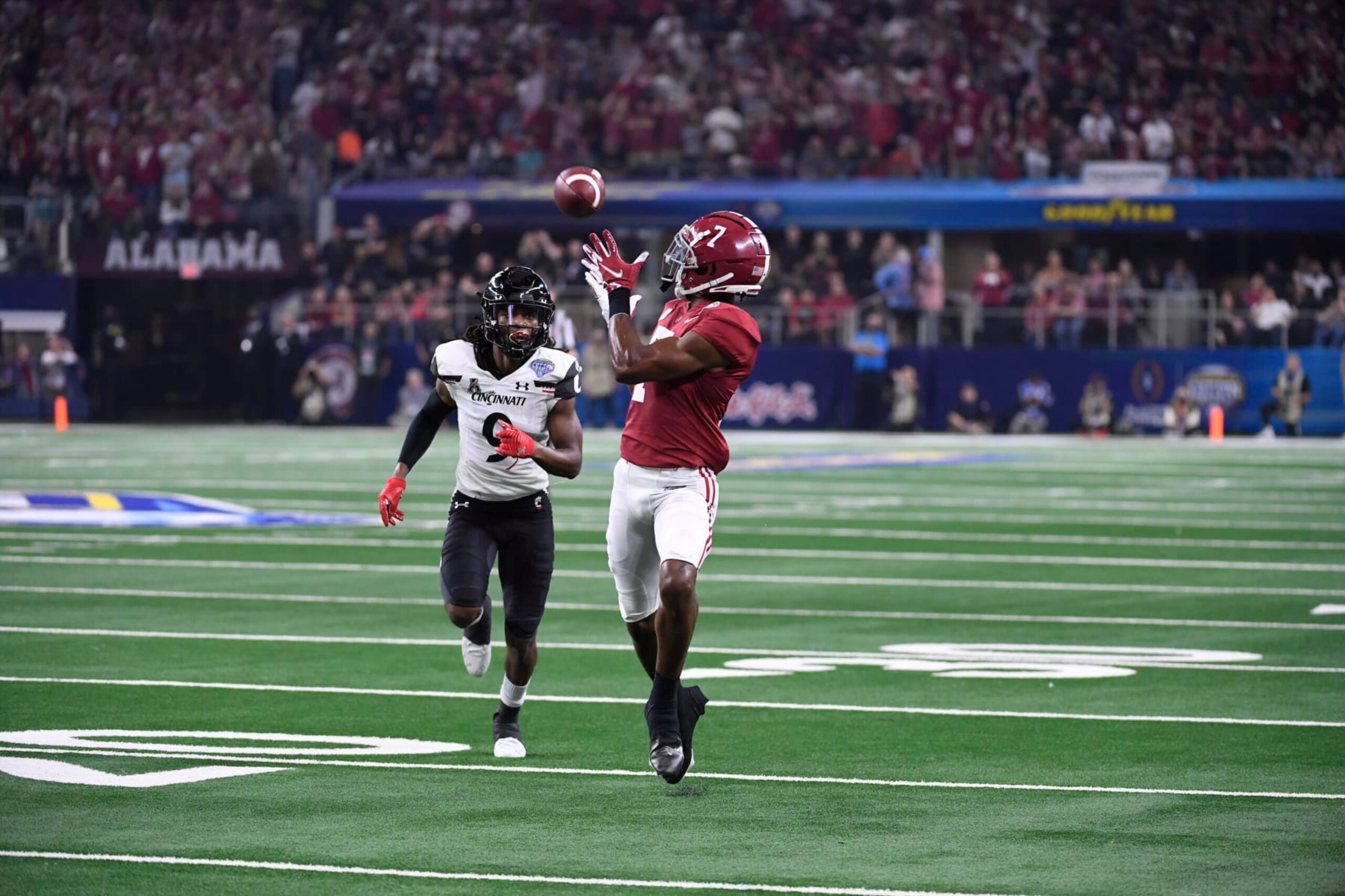 College Football: Cotton Bowl Classic: Alabama Ja'Corey Brooks (7) in action, making catch vs Cincinnati at AT&T Stadium.  Arlington, TX 12/31/2021 CREDIT: Greg Nelson (Photo by Greg Nelson/Sports Illustrated via Getty Images) (Set Number: X163895 TK1)