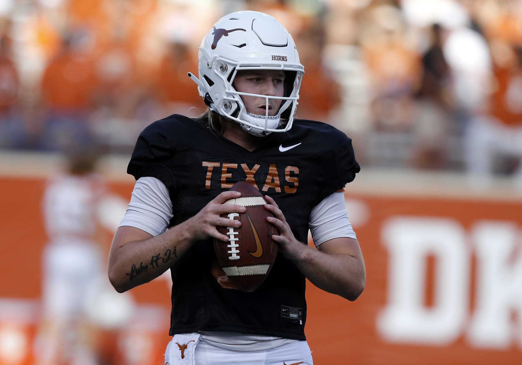 AUSTIN, TX - APRIL 23: University of Texas Long Horns quarterback Quinn Ewers warms up during the spring game on April 23, 2022, at Darrell K Royal - Texas Memorial Stadium in Austin, TX. (Photo by Adam Davis/Icon Sportswire via Getty Images)