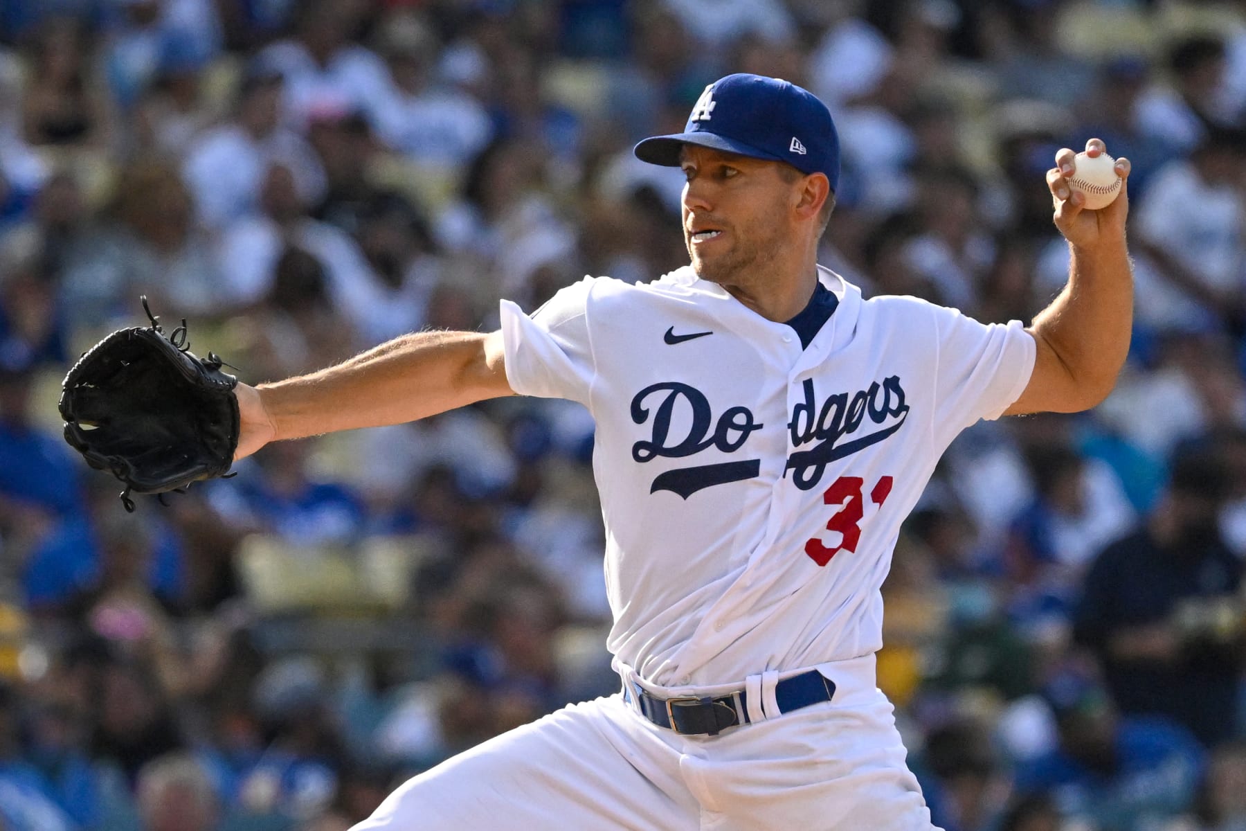 LOS ANGELES, CA - AUGUST 07: Los Angeles Dodgers relief pitcher Tyler Anderson (31) delivers a pitch during a game between the Los Angeles Dodgers and San Diego Padres on August 7, 2022 at Dodger Stadium in Los Angeles, CA.(Photo by Nick Wosika/Icon Sportswire via Getty Images)