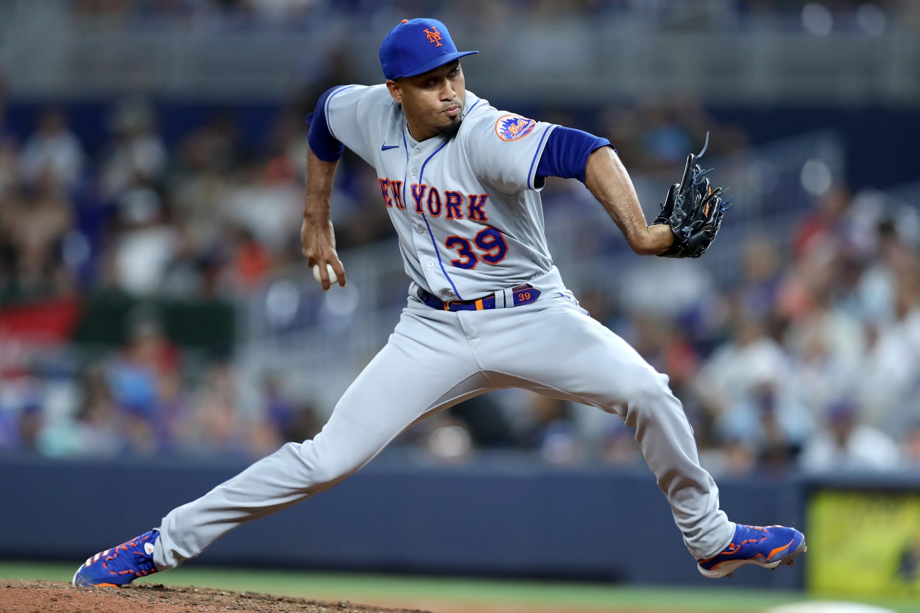 MIAMI, FLORIDA - JULY 29: Edwin Diaz #39 of the New York Mets delivers a pitch during the ninth inning against the Miami Marlins at loanDepot park on July 29, 2022 in Miami, Florida. (Photo by Megan Briggs/Getty Images)