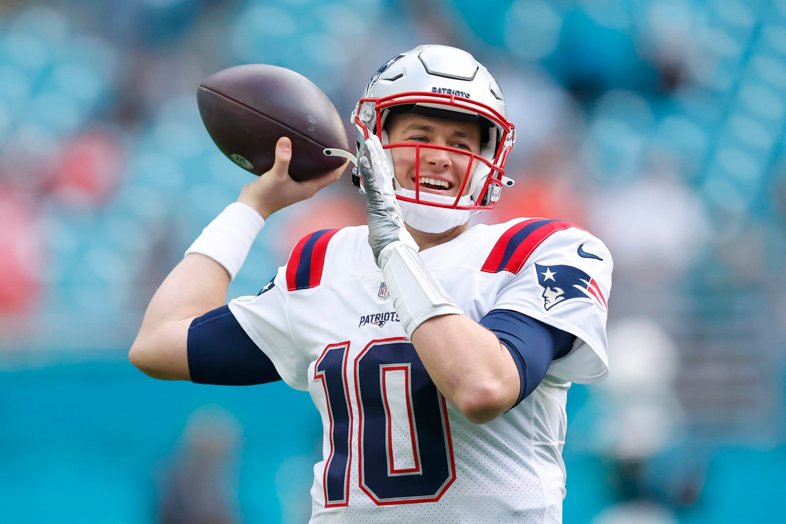 MIAMI GARDENS, FLORIDA - JANUARY 09: Mac Jones #10 of the New England Patriots warms up prior to the game against the Miami Dolphins at Hard Rock Stadium on January 09, 2022 in Miami Gardens, Florida. (Photo by Michael Reaves/Getty Images)