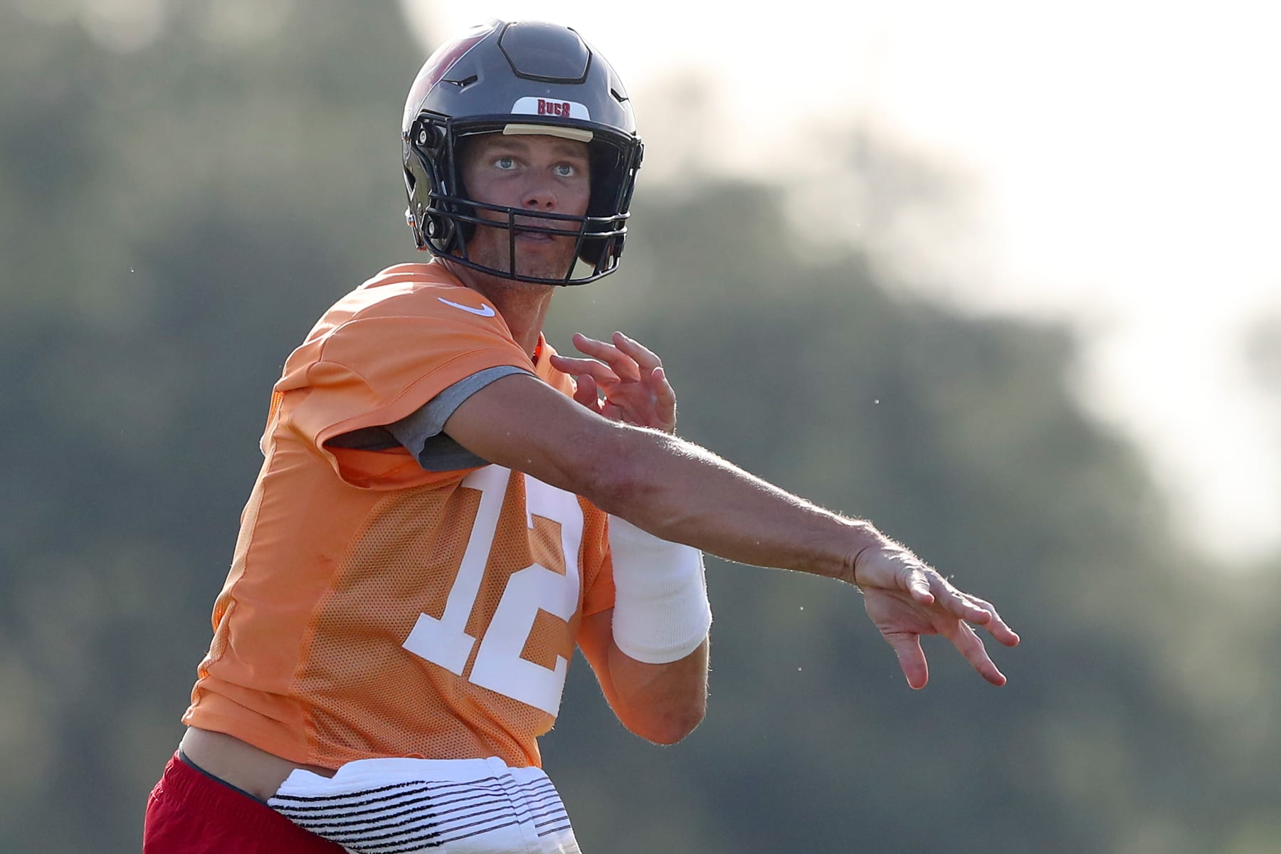 TAMPA, FL - AUG 09: Tampa Bay Buccaneers quarterback Tom Brady (12) throws a pass during the Tampa Bay Buccaneers Training Camp on August 09, 2022 at the AdventHealth Training Center at One Buccaneer Place in Tampa, Florida. (Photo by Cliff Welch/Icon Sportswire via Getty Images)