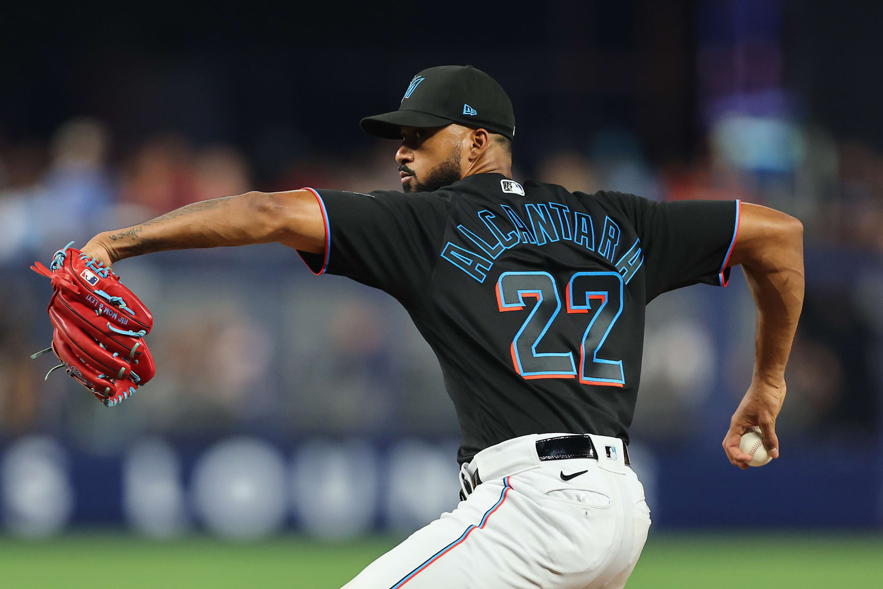 MIAMI, FLORIDA - JULY 15: Sandy Alcantara #22 of the Miami Marlins delivers a pitch against the Philadelphia Phillies at loanDepot park on July 15, 2022 in Miami, Florida. (Photo by Michael Reaves/Getty Images)