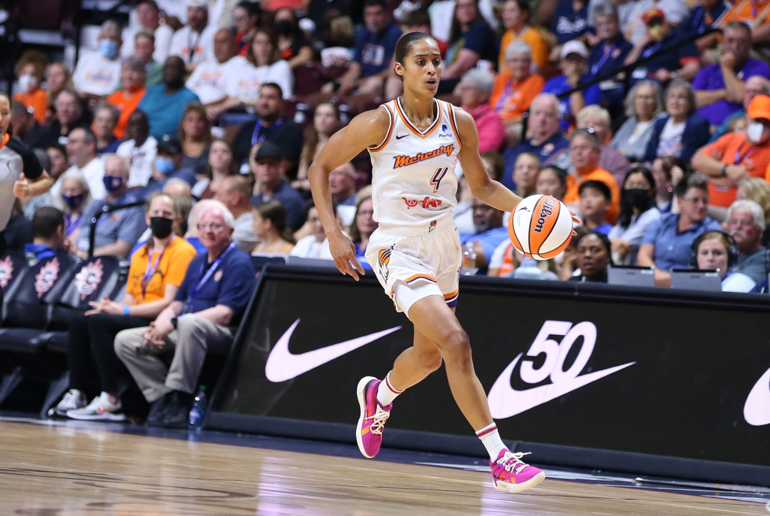UNCASVILLE, CT - AUGUST 04: Phoenix Mercury guard Skylar Diggins-Smith (4) fast-breaks during a WNBA game between Phoenix Mercury and Connecticut Sun on August 4, 2022, at Mohegan Sun Arena in Uncasville, CT. (Photo by M. Anthony Nesmith/Icon Sportswire via Getty Images) UNCASVILLE, CT - AUGUST 04: Phoenix Mercury guard Skylar Diggins-Smith (4) fast-breaks during a WNBA game between Phoenix Mercury and Connecticut Sun on August 4, 2022, at Mohegan Sun Arena in Uncasville, CT. (Photo by M. Anthony Nesmith/Icon Sportswire via Getty Images)