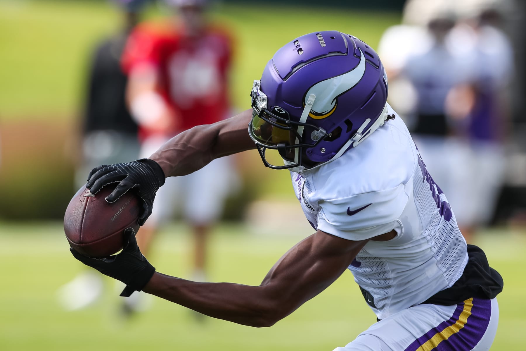 EAGAN, MN - AUGUST 11: Justin Jefferson #18 of the Minnesota Vikings catches a pass during training camp at TCO Performance Center on August 11, 2022 in Eagan, Minnesota. (Photo by David Berding/Getty Images)