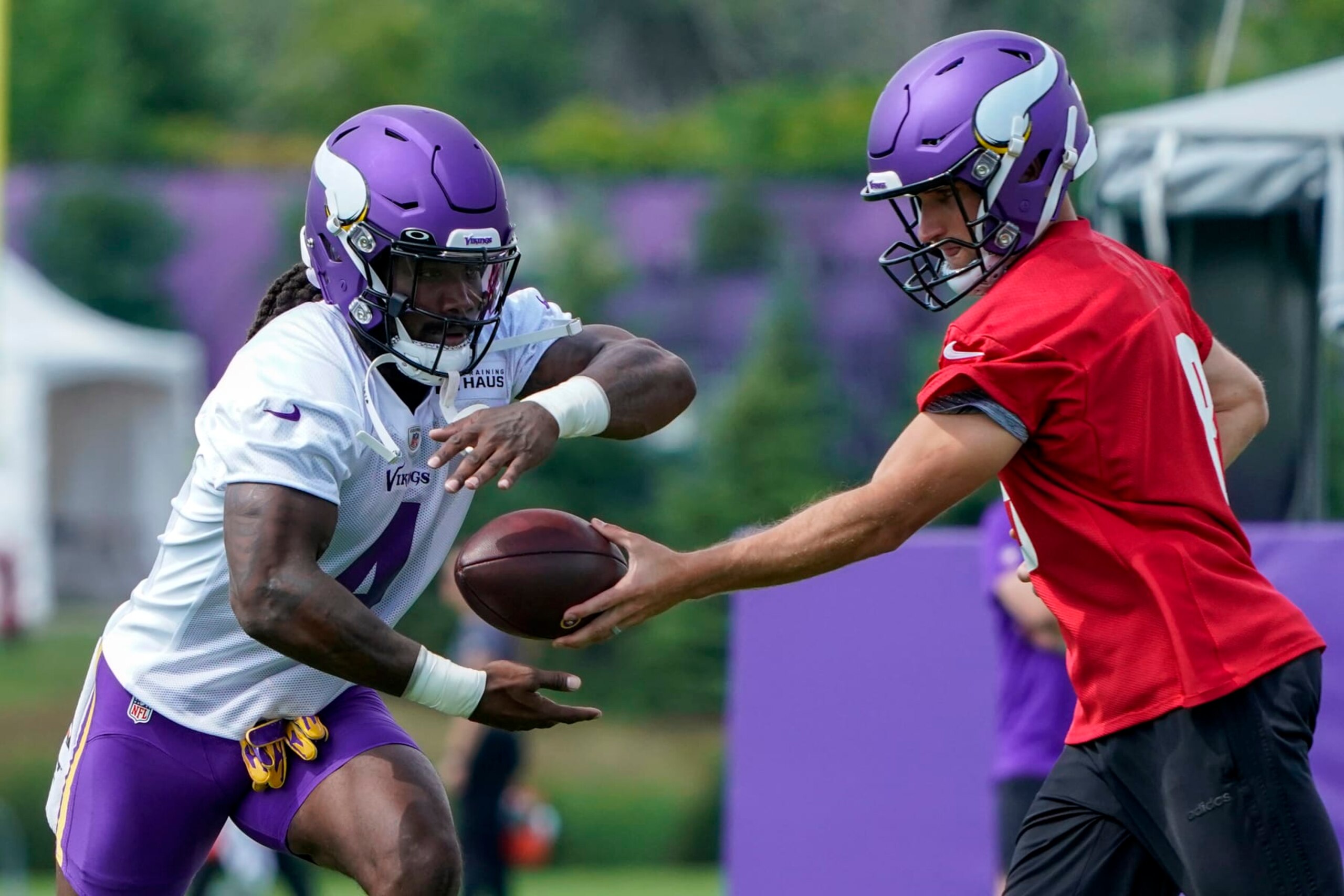 EAGAN, MN - JULY 27: Minnesota Vikings quarterback Kirk Cousins (8) hands the ball off to Minnesota Vikings running back Dalvin Cook (4) during the first day of Minnesota Vikings Training Camp at TCO Performance Center on July 27, 2022 in Eagan, Minnesota.(Photo by Nick Wosika/Icon Sportswire via Getty Images)