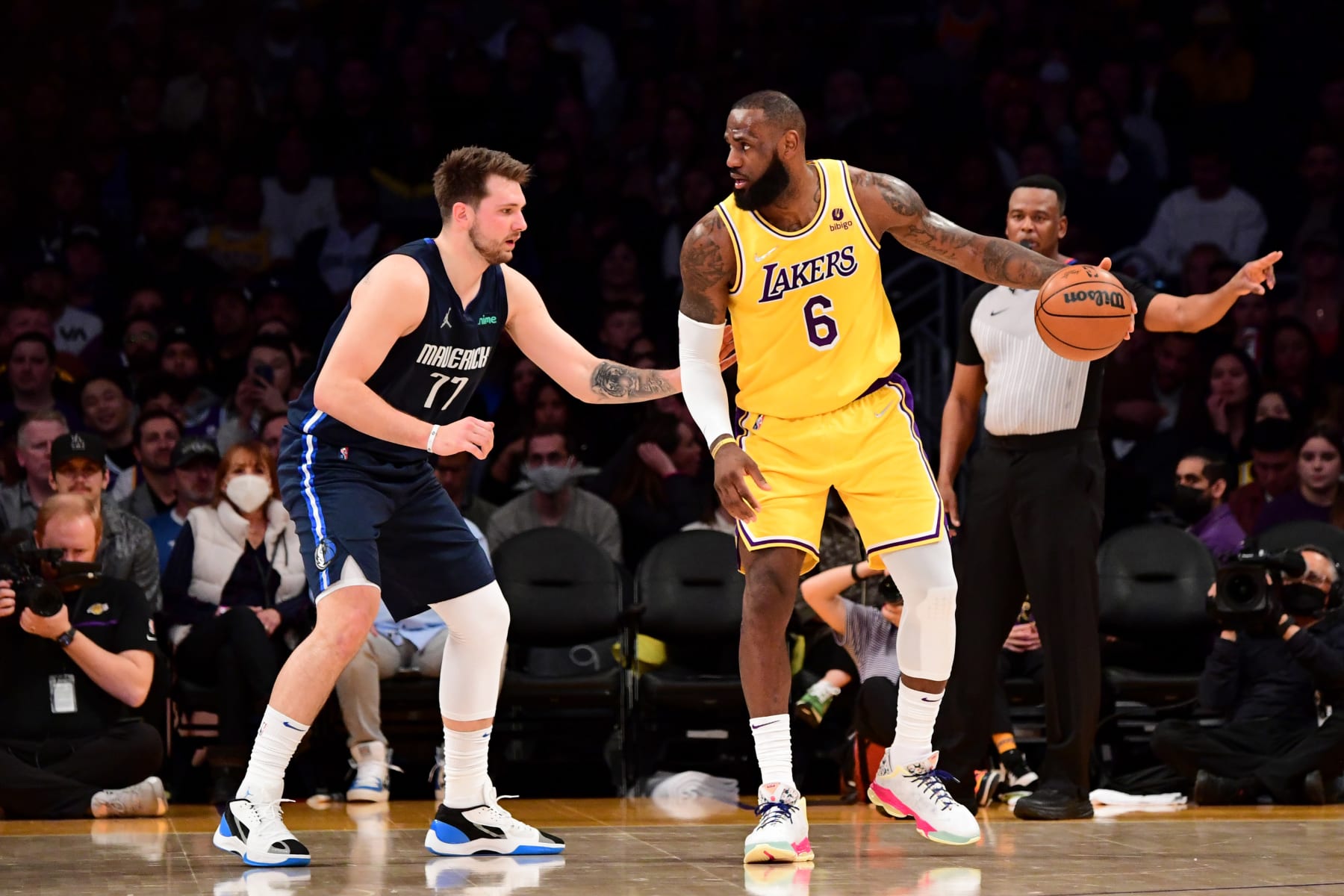 LOS ANGELES, CA - MARCH 1: LeBron James #6 of the Los Angeles Lakers dribbles the ball during the game against the Dallas Mavericks on March 1, 2022 at Crypto.Com Arena in Los Angeles, California. NOTE TO USER: User expressly acknowledges and agrees that, by downloading and/or using this Photograph, user is consenting to the terms and conditions of the Getty Images License Agreement. Mandatory Copyright Notice: Copyright 2022 NBAE (Photo by Adam Pantozzi/NBAE via Getty Images)