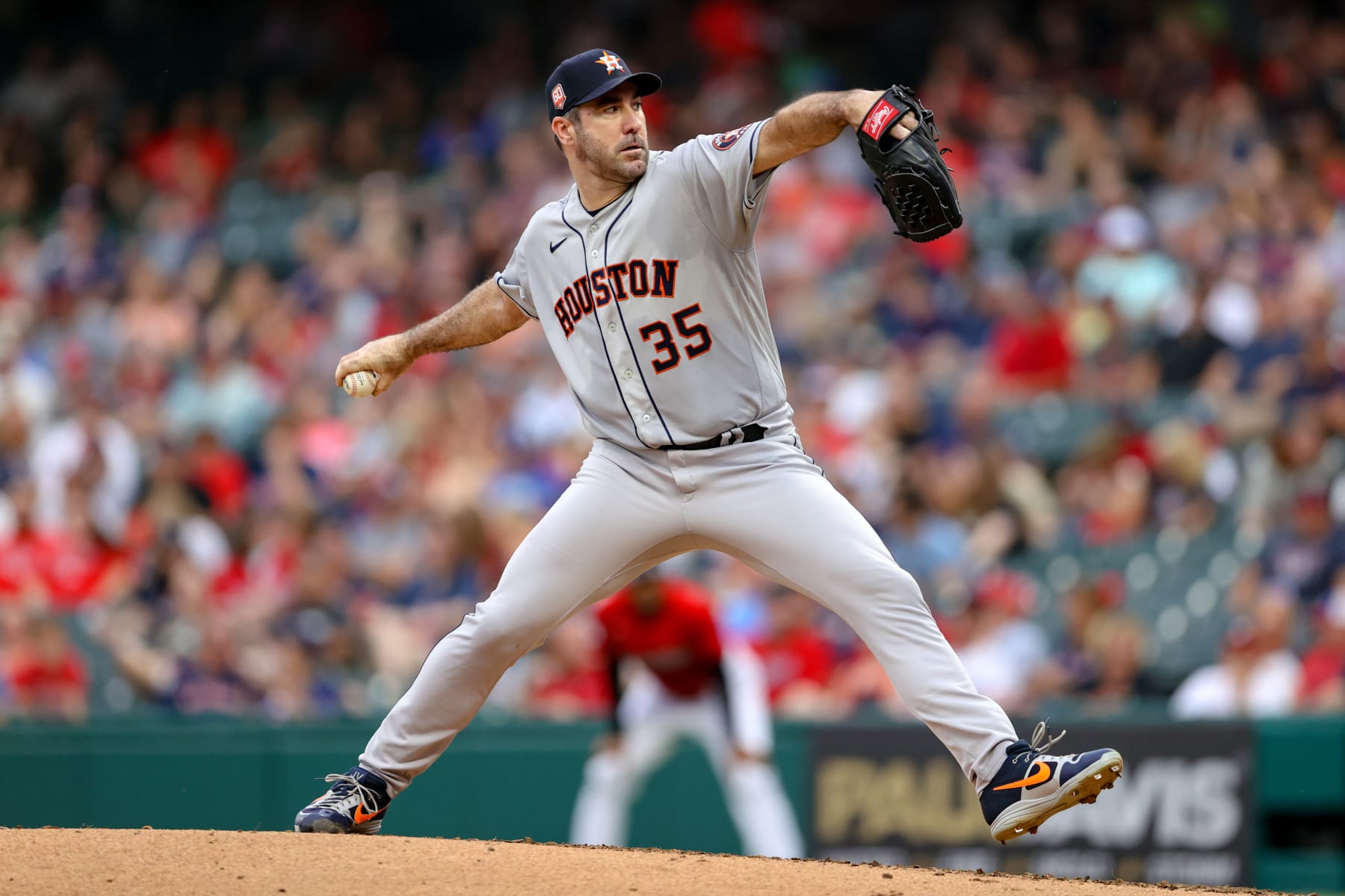 CLEVELAND, OH - AUGUST 04: Houston Astros starting pitcher Justin Verlander (35) delivers a pitch to the plate during the second inning of the the Major League Baseball game between the Houston Astros and Cleveland Guardians on August 4, 2022, at Progressive Field in Cleveland, OH. (Photo by Frank Jansky/Icon Sportswire via Getty Images)