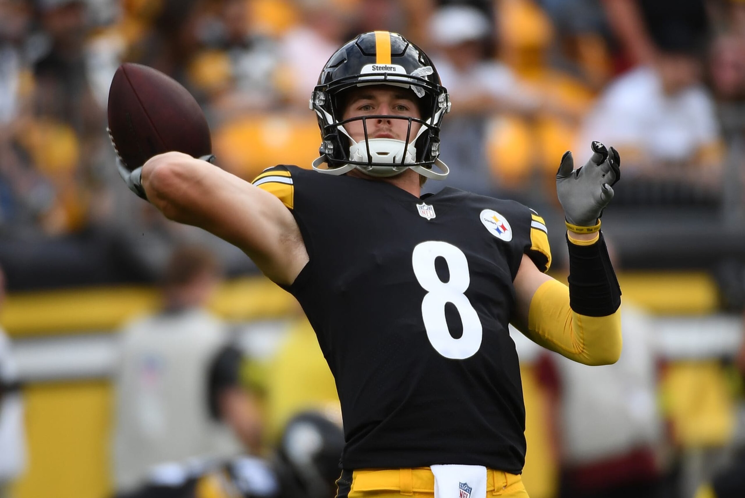 PITTSBURGH, PA - AUGUST 13: Kenny Pickett #8 of the Pittsburgh Steelers warms up before a preseason game against the Seattle Seahawks at Acrisure Stadium on August 13, 2022 in Pittsburgh, Pennsylvania. (Photo by Justin Berl/Getty Images)