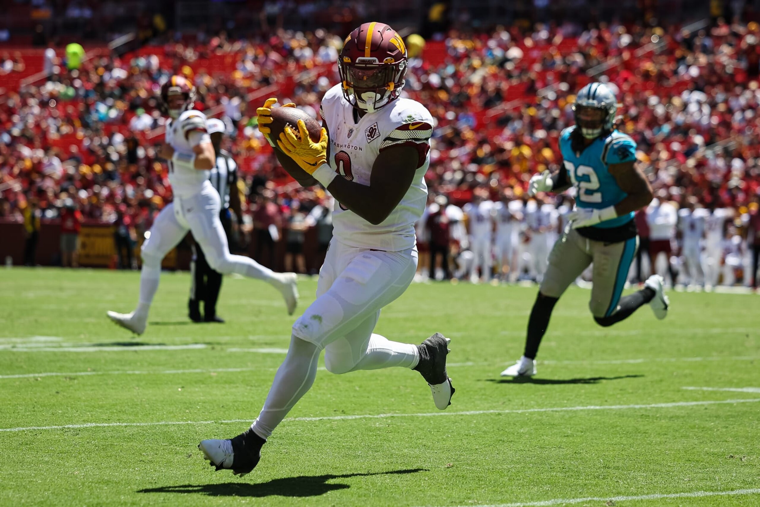 LANDOVER, MD - AUGUST 13: Brian Robinson #8 of the Washington Commanders catches a pass against the Carolina Panthers during the first half of the preseason game at FedExField on August 13, 2022 in Landover, Maryland. (Photo by Scott Taetsch/Getty Images)
