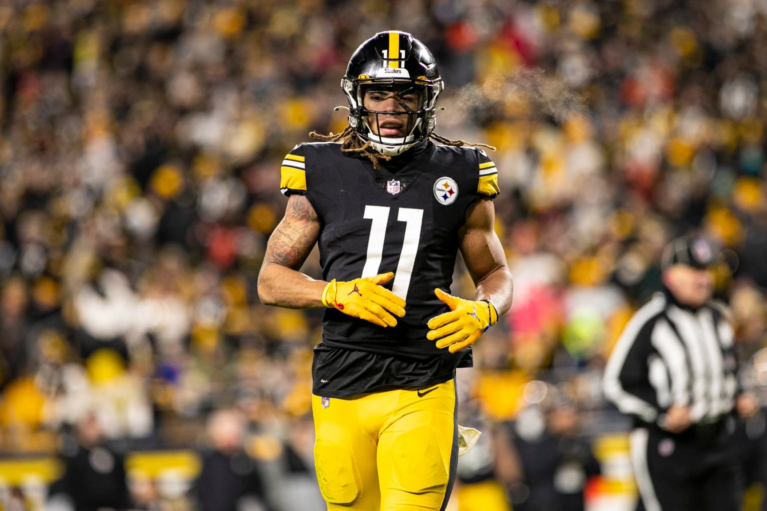 PITTSBURGH, PA - JANUARY 03: Pittsburgh Steelers wide receiver Chase Claypool (11) looks on during the game against the Cleveland Browns and the Pittsburgh Steelers on January 03, 2022 at Heinz Field in Pittsburgh, PA. (Photo by Mark Alberti/Icon Sportswire via Getty Images) PITTSBURGH, PA - JANUARY 03: Pittsburgh Steelers wide receiver Chase Claypool (11) looks on during the game against the Cleveland Browns and the Pittsburgh Steelers on January 03, 2022 at Heinz Field in Pittsburgh, PA. (Photo by Mark Alberti/Icon Sportswire via Getty Images)