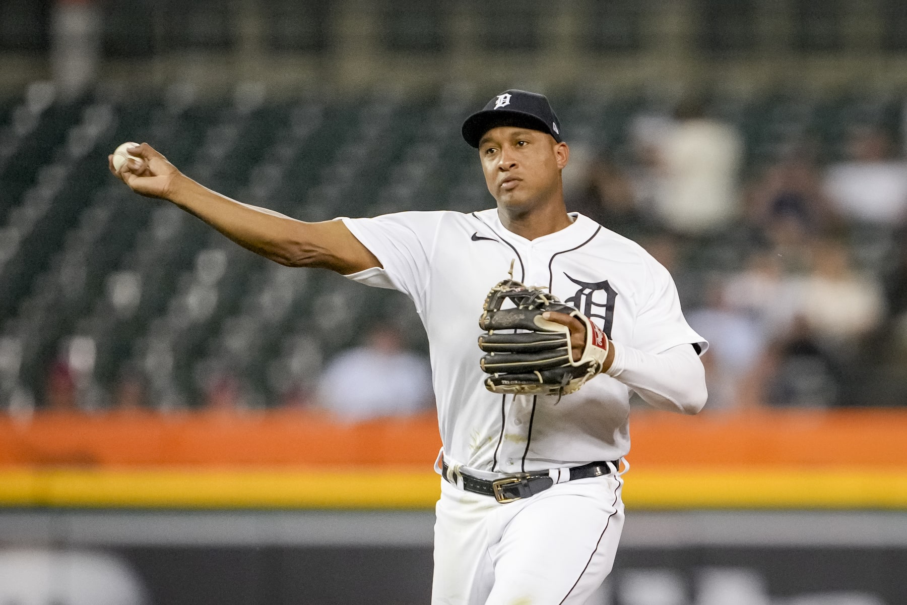 DETROIT, MICHIGAN - AUGUST 04: Jonathan Schoop #7 of the Detroit Tigers throws the ball against the Tampa Bay Raysat Comerica Park on August 04, 2022 in Detroit, Michigan. (Photo by Nic Antaya/Getty Images)