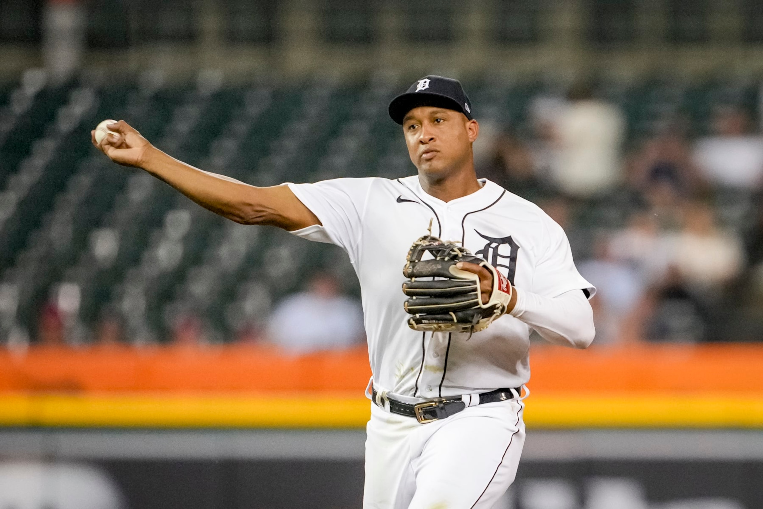 DETROIT, MICHIGAN - AUGUST 04: Jonathan Schoop #7 of the Detroit Tigers throws the ball against the Tampa Bay Raysat Comerica Park on August 04, 2022 in Detroit, Michigan. (Photo by Nic Antaya/Getty Images) DETROIT, MICHIGAN - AUGUST 04: Jonathan Schoop #7 of the Detroit Tigers throws the ball against the Tampa Bay Raysat Comerica Park on August 04, 2022 in Detroit, Michigan. (Photo by Nic Antaya/Getty Images)