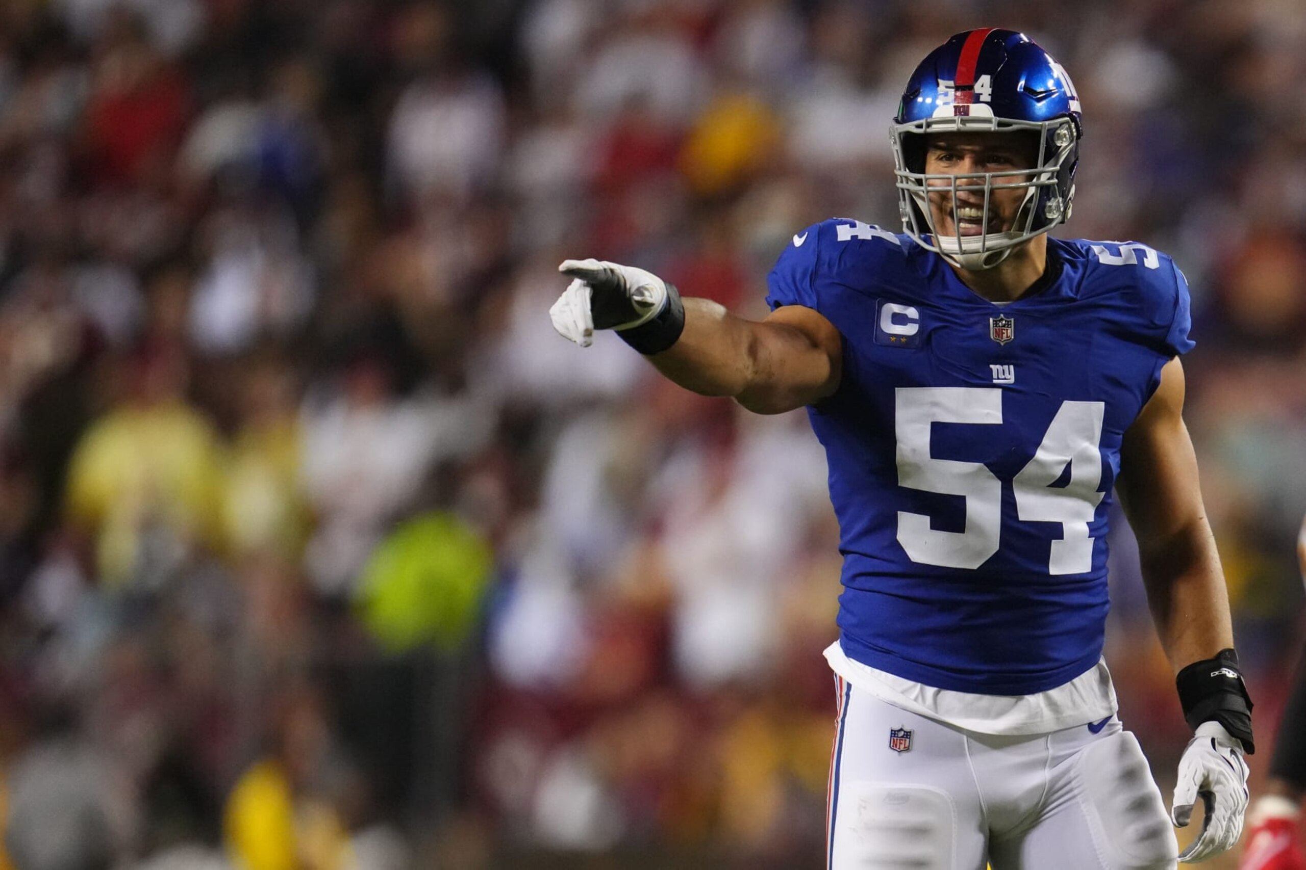 LANDOVER, MARYLAND - SEPTEMBER 16: Blake Martinez #54 of the New York Giants motions against the Washington Football Team during an NFL game at FedExField on September 16, 2021 in Landover, Maryland. (Photo by Cooper Neill/Getty Images) LANDOVER, MARYLAND - SEPTEMBER 16: Blake Martinez #54 of the New York Giants motions against the Washington Football Team during an NFL game at FedExField on September 16, 2021 in Landover, Maryland. (Photo by Cooper Neill/Getty Images)