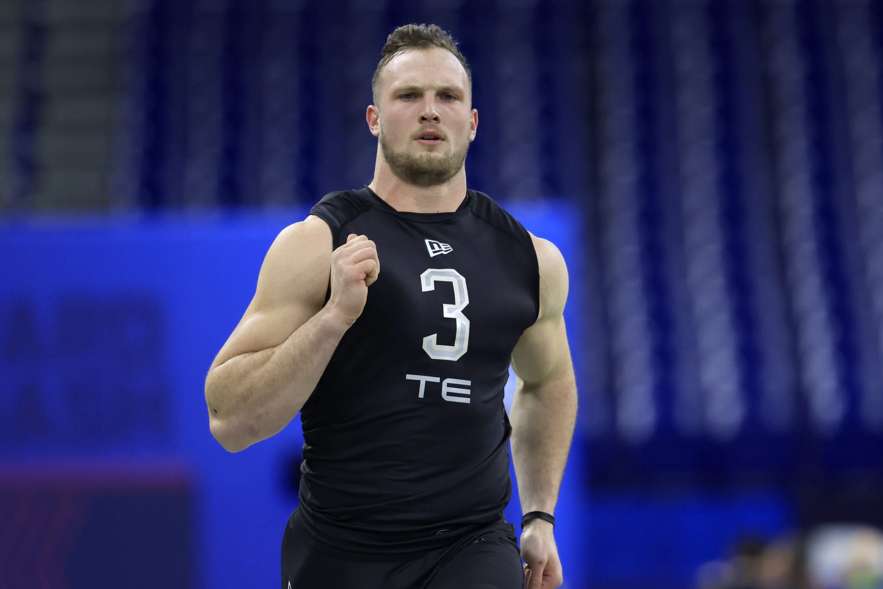 INDIANAPOLIS, INDIANA - MARCH 03: Daniel Bellinger #TE03 of San Diego State runs the 40 yard dash during the NFL Combine at Lucas Oil Stadium on March 03, 2022 in Indianapolis, Indiana. (Photo by Justin Casterline/Getty Images) INDIANAPOLIS, INDIANA - MARCH 03: Daniel Bellinger #TE03 of San Diego State runs the 40 yard dash during the NFL Combine at Lucas Oil Stadium on March 03, 2022 in Indianapolis, Indiana. (Photo by Justin Casterline/Getty Images)
