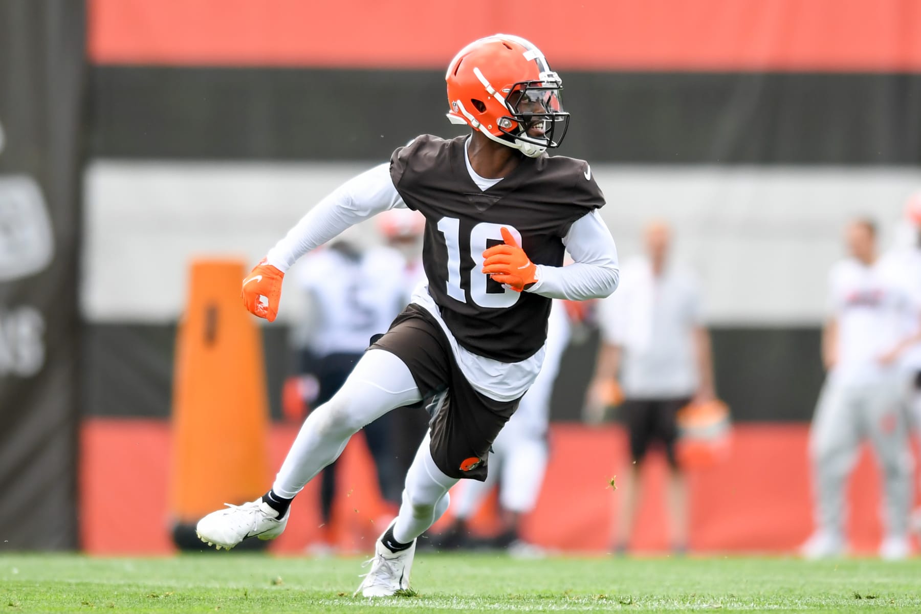 BEREA, OH - JUNE 08: David Bell #18 of the Cleveland Browns runs a drill during the Cleveland Browns offseason workout at CrossCountry Mortgage Campus on June 8, 2022 in Berea, Ohio. (Photo by Nick Cammett/Diamond Images via Getty Images)