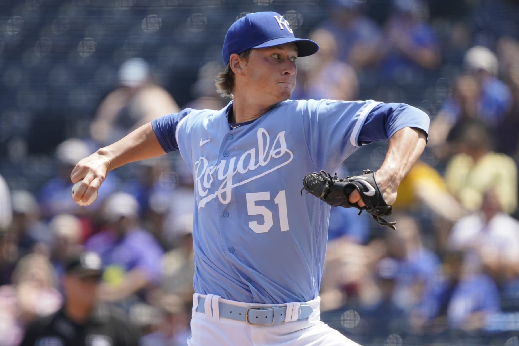 KANSAS CITY, MISSOURI - AUGUST 14: Starting pitcher Brady Singer #51 of the Kansas City Royals throws against the Los Angeles Dodgers in the first inning at Kauffman Stadium on August 14, 2022 in Kansas City, Missouri. (Photo by Ed Zurga/Getty Images)