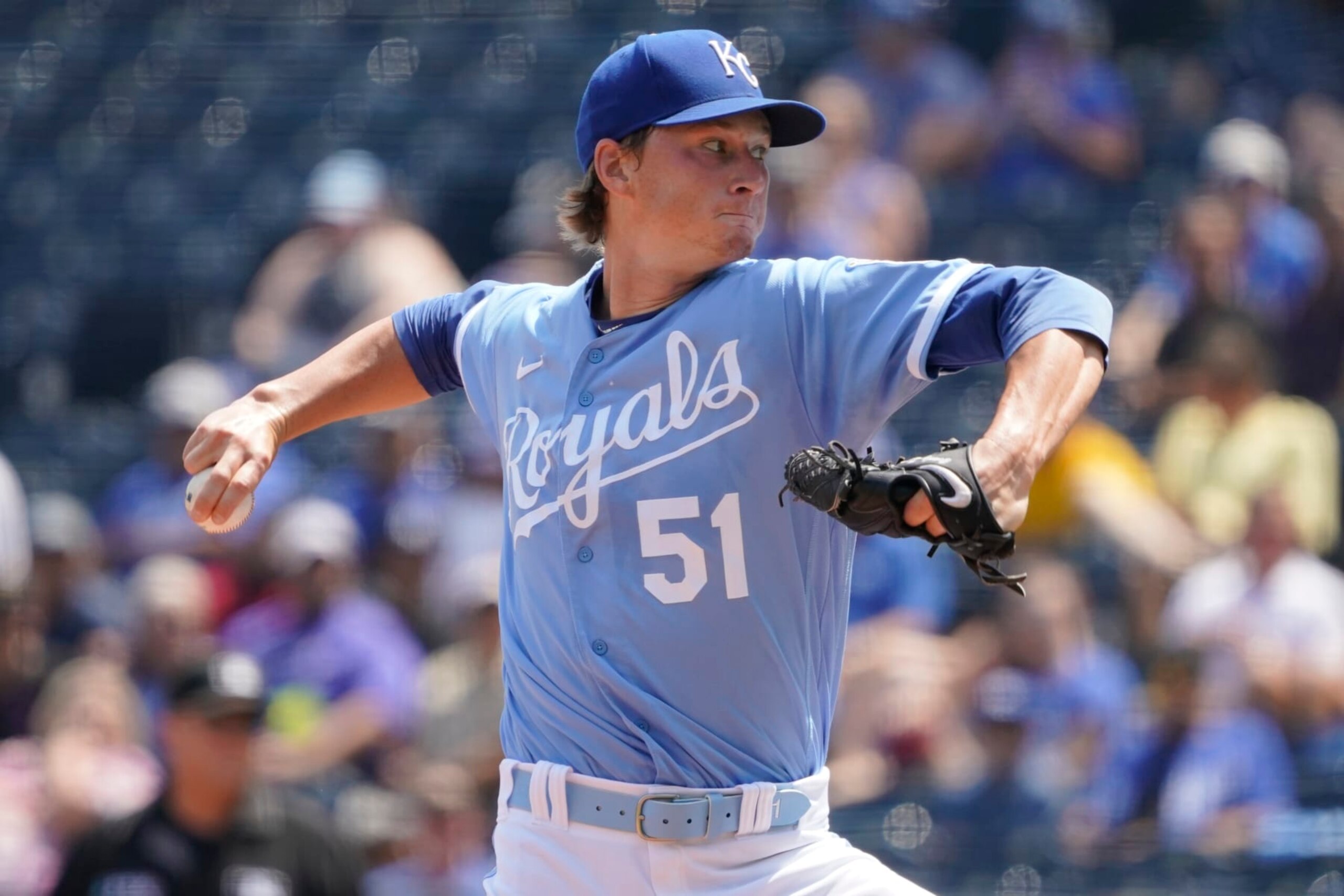 KANSAS CITY, MISSOURI - AUGUST 14: Starting pitcher Brady Singer #51 of the Kansas City Royals throws against the Los Angeles Dodgers in the first inning at Kauffman Stadium on August 14, 2022 in Kansas City, Missouri. (Photo by Ed Zurga/Getty Images)