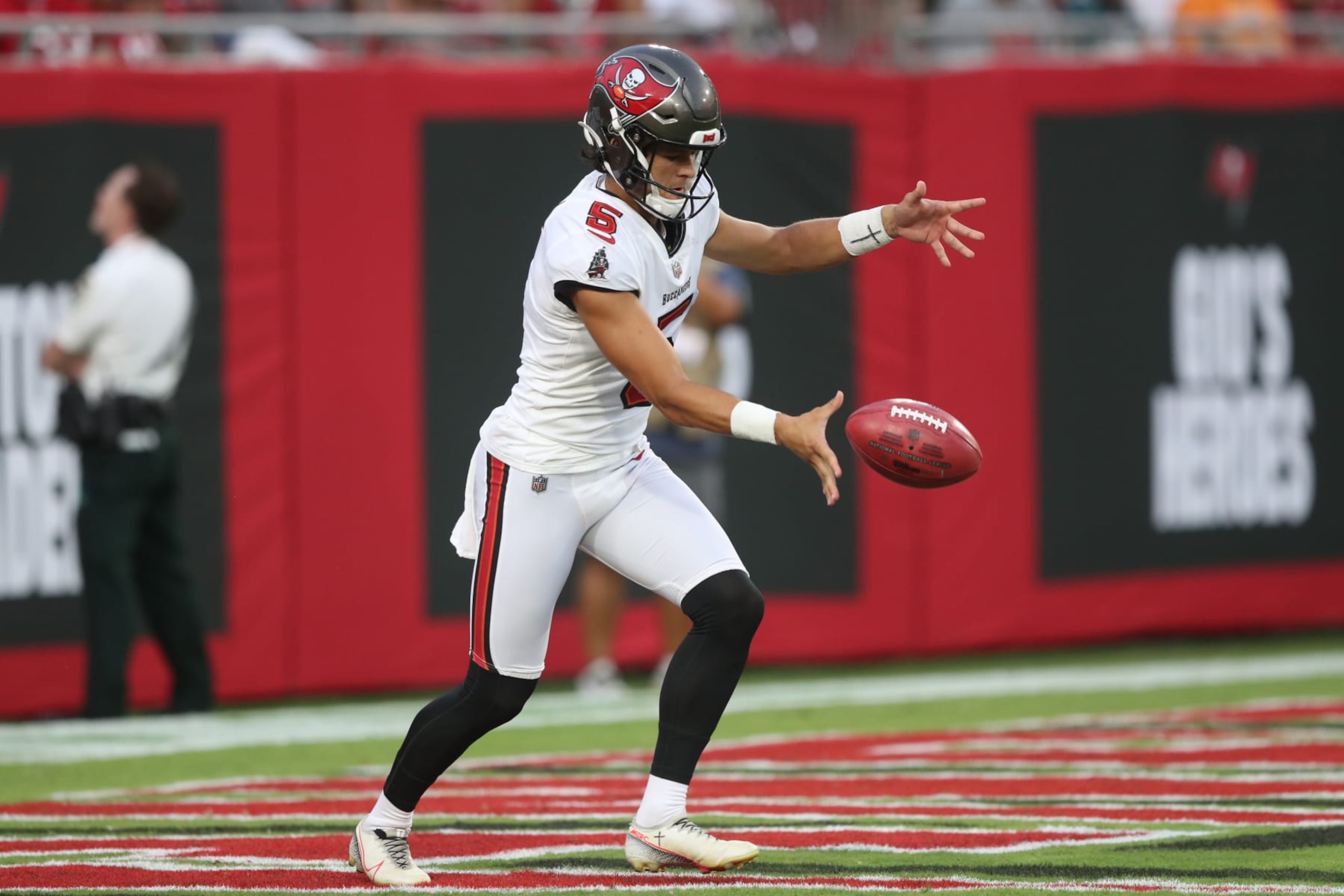 TAMPA, FL - AUGUST 13: Tampa Bay Buccaneers punter Jake Camarda (5) during the preseason game between the Miami Dolphins and the Tampa Bay Buccaneers on August 13, 2022 at Raymond James Stadium in Tampa, Florida. (Photo by Cliff Welch/Icon Sportswire via Getty Images) TAMPA, FL - AUGUST 13: Tampa Bay Buccaneers punter Jake Camarda (5) during the preseason game between the Miami Dolphins and the Tampa Bay Buccaneers on August 13, 2022 at Raymond James Stadium in Tampa, Florida. (Photo by Cliff Welch/Icon Sportswire via Getty Images)