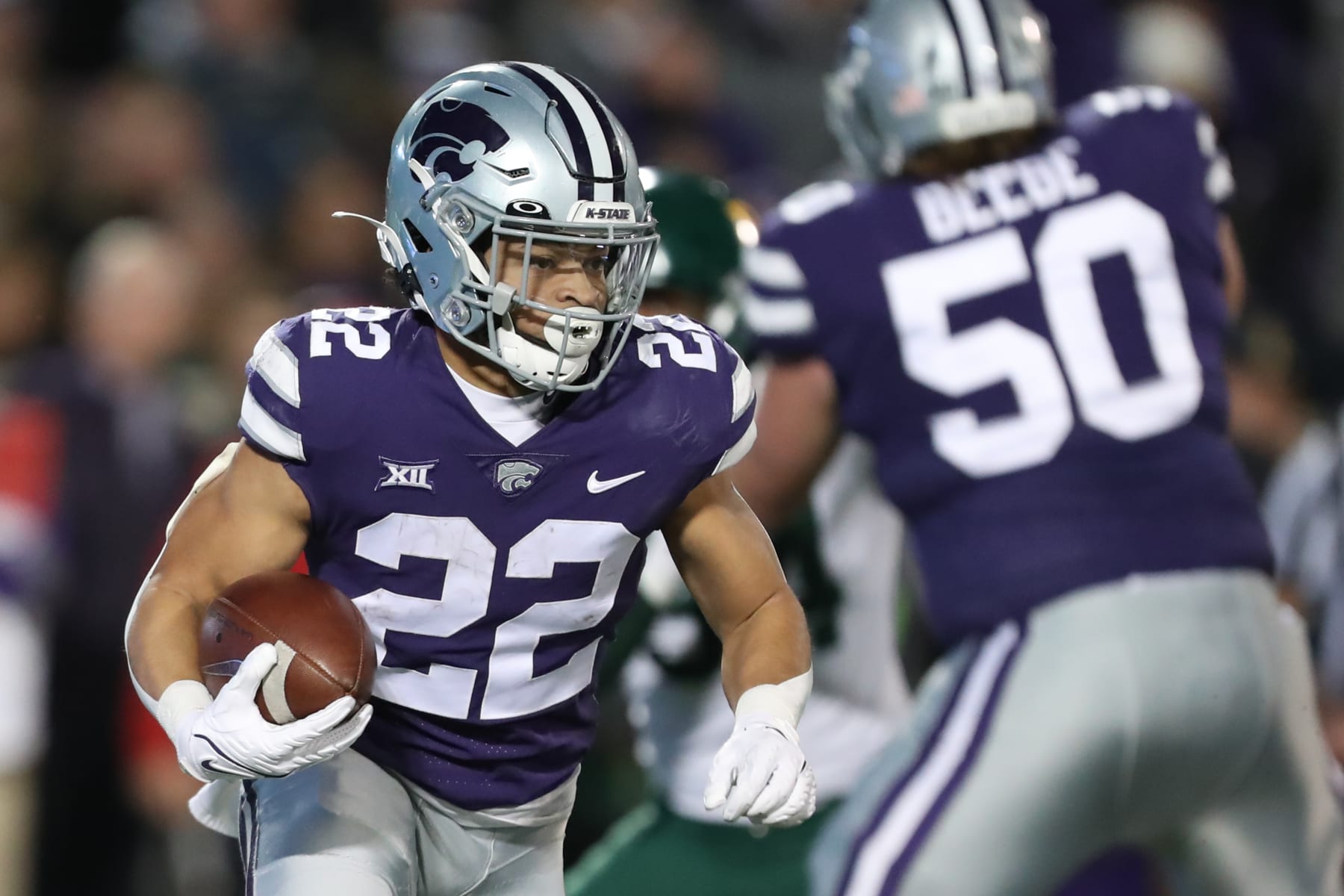 MANHATTAN, KS - NOVEMBER 20: Kansas State Wildcats running back Deuce Vaughn (22) looks for running room in the second quarter of a Big 12 football game between the Baylor Bears and Kansas State Wildcats on Nov 20, 2021 at Bill Snyder Family Stadium in Manhattan, KS. (Photo by Scott Winters/Icon Sportswire via Getty Images)