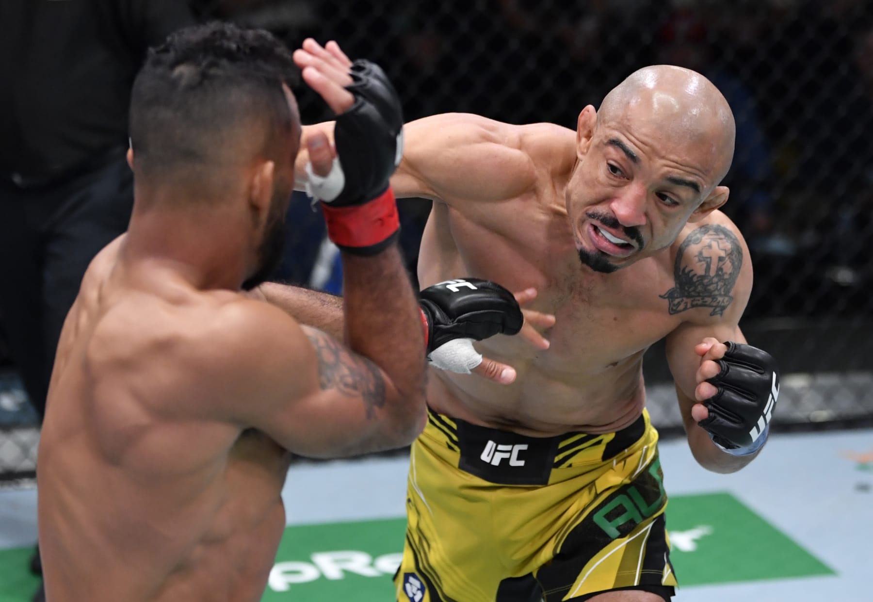 LAS VEGAS, NEVADA - DECEMBER 04: (R-L) Jose Aldo of Brazil punches Rob Font in their bantamweight fight during the UFC Fight Night event at UFC APEX on December 04, 2021 in Las Vegas, Nevada. (Photo by Jeff Bottari/Zuffa LLC) LAS VEGAS, NEVADA - DECEMBER 04: (R-L) Jose Aldo of Brazil punches Rob Font in their bantamweight fight during the UFC Fight Night event at UFC APEX on December 04, 2021 in Las Vegas, Nevada. (Photo by Jeff Bottari/Zuffa LLC)