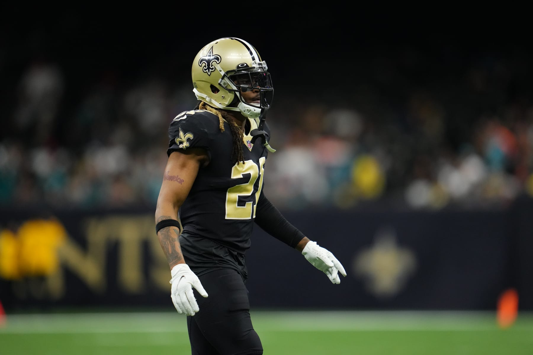 NEW ORLEANS, LOUISIANA - DECEMBER 27: Bradley Roby #21 of the New Orleans Saints gets set during an NFL game against theMiami Dolphins at Caesars Superdome on December 27, 2021 in New Orleans, Louisiana. (Photo by Cooper Neill/Getty Images)