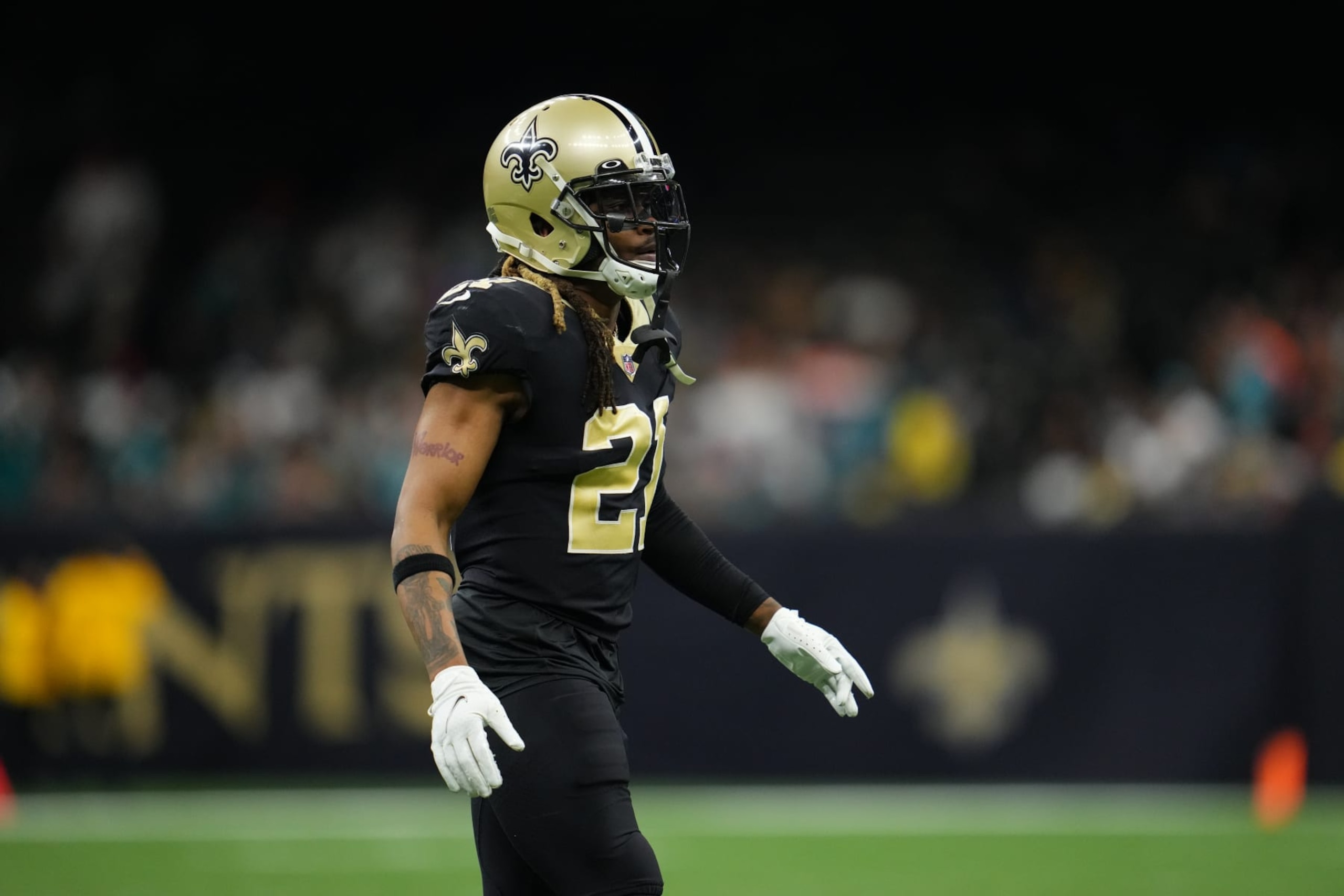 NEW ORLEANS, LOUISIANA - DECEMBER 27: Bradley Roby #21 of the New Orleans Saints gets set during an NFL game against theMiami Dolphins at Caesars Superdome on December 27, 2021 in New Orleans, Louisiana. (Photo by Cooper Neill/Getty Images)