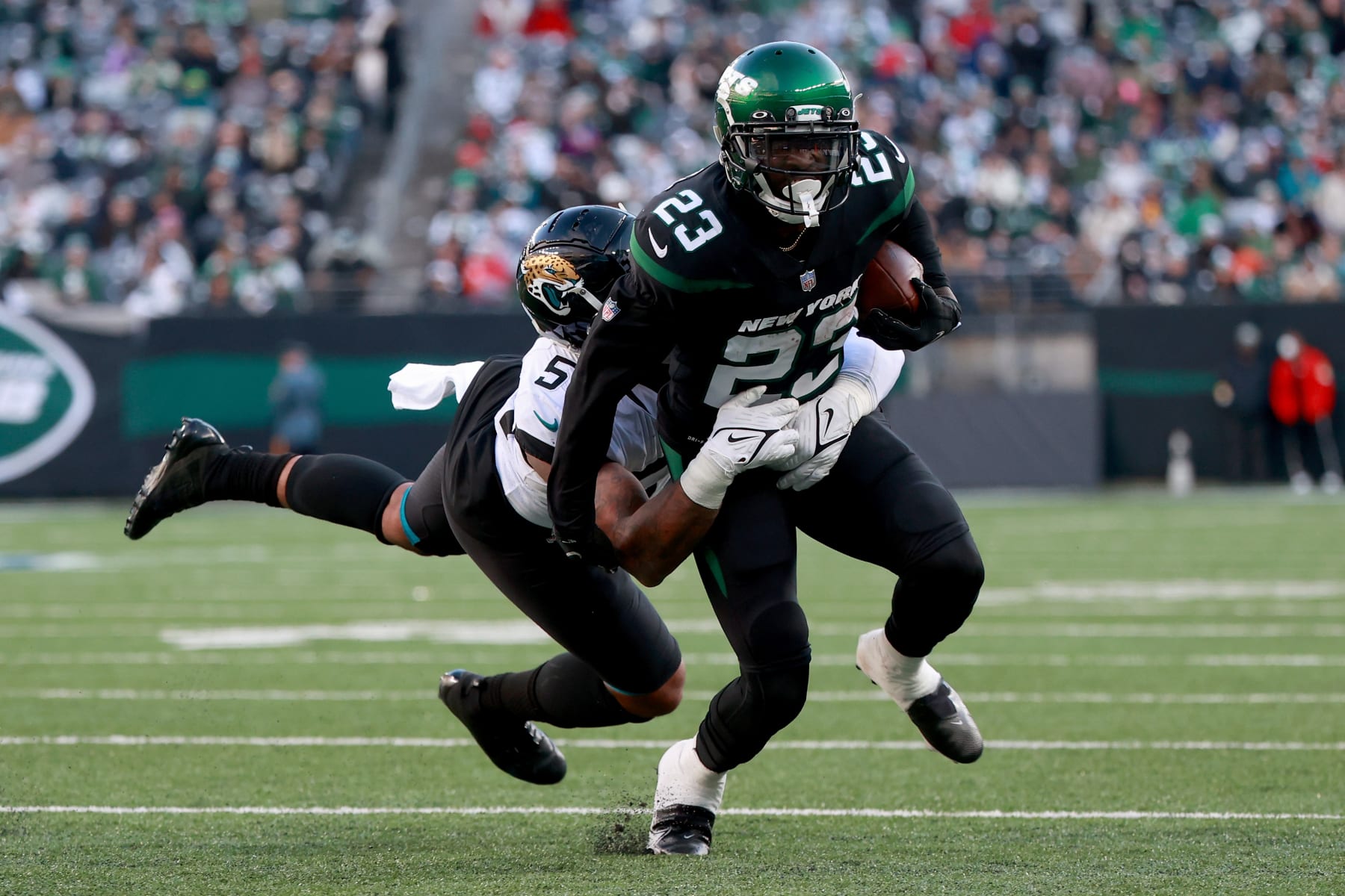 EAST RUTHERFORD, NEW JERSEY - DECEMBER 26: Tevin Coleman #23 of the New York Jets runs the ball during the fourth quarter in the game against the Jacksonville Jaguars at MetLife Stadium on December 26, 2021 in East Rutherford, New Jersey. (Photo by Dustin Satloff/Getty Images)