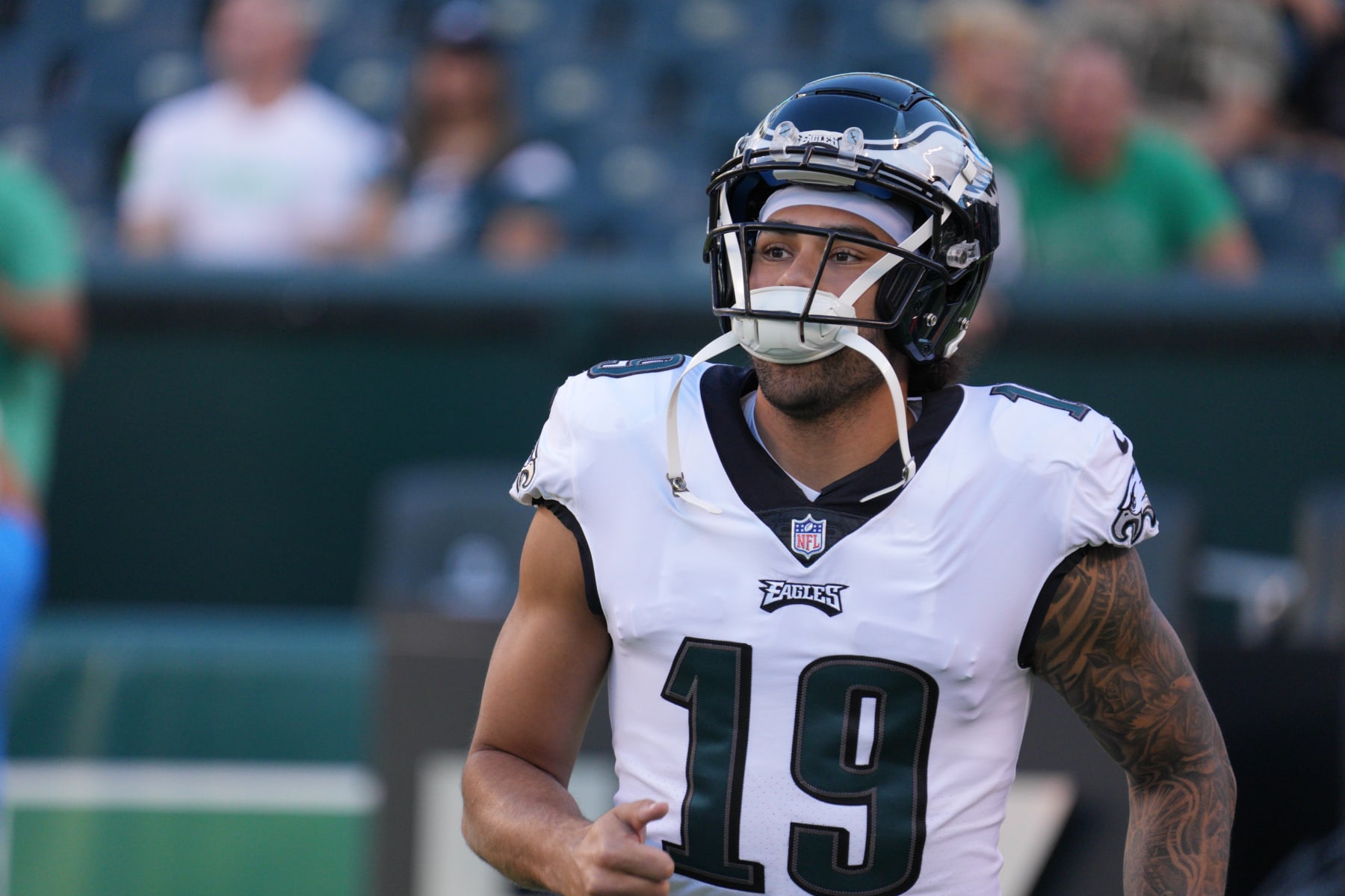 PHILADELPHIA, PA - AUGUST 12: Philadelphia Eagles tight end JJ. Arcega-Whiteside (19) warms up during pre-season game between the New York Jets and the Philadelphia Eagles on August 12, 2022 at Lincoln Financial Field in Philadelphia PA. (Photo by Andy Lewis/Icon Sportswire via Getty Images)