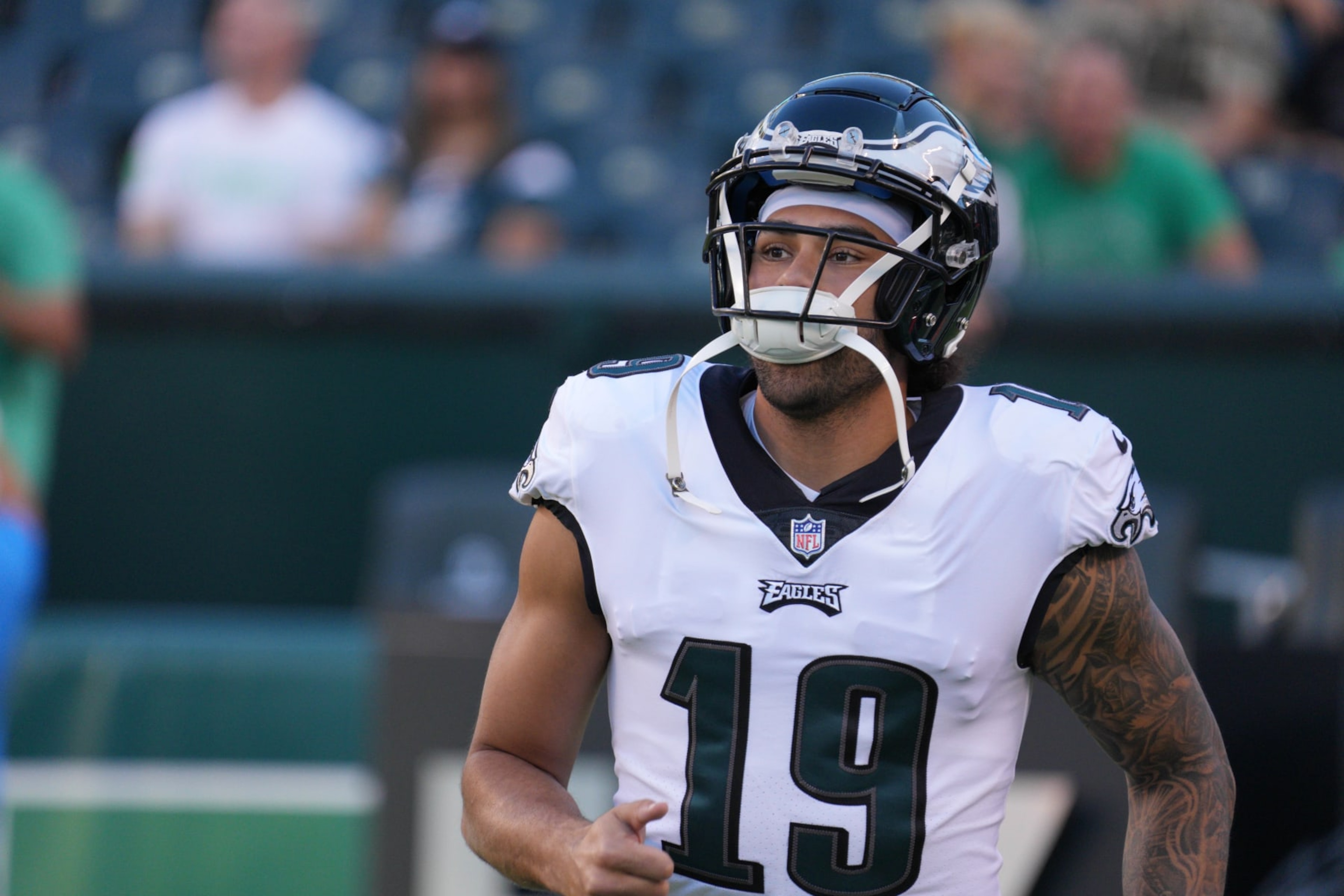 PHILADELPHIA, PA - AUGUST 12: Philadelphia Eagles tight end JJ. Arcega-Whiteside (19) warms up during pre-season game between the New York Jets and the Philadelphia Eagles on August 12, 2022 at Lincoln Financial Field in Philadelphia PA. (Photo by Andy Lewis/Icon Sportswire via Getty Images) PHILADELPHIA, PA - AUGUST 12: Philadelphia Eagles tight end JJ. Arcega-Whiteside (19) warms up during pre-season game between the New York Jets and the Philadelphia Eagles on August 12, 2022 at Lincoln Financial Field in Philadelphia PA. (Photo by Andy Lewis/Icon Sportswire via Getty Images)