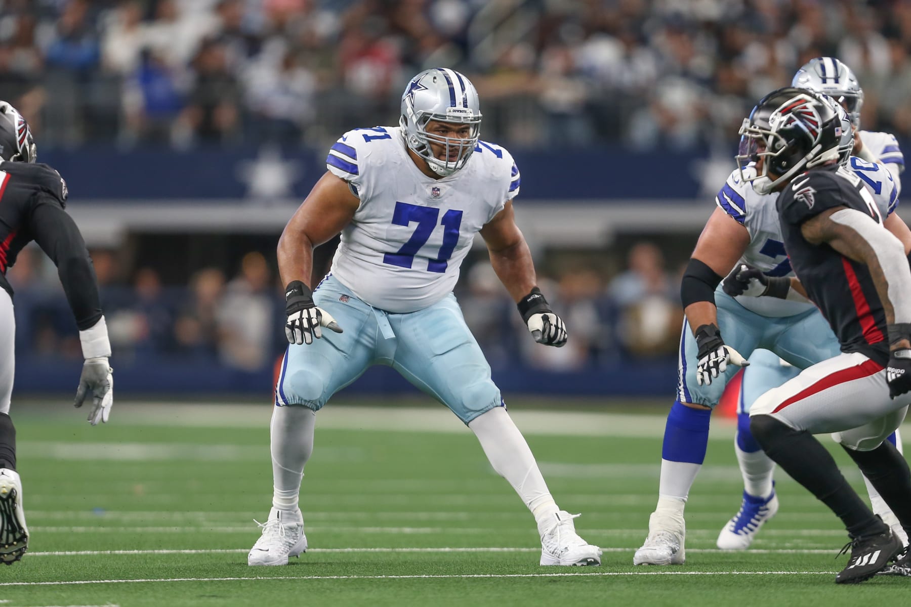ARLINGTON, TX - NOVEMBER 14: Dallas Cowboys Offensive Tackle La'el Collins (71) blocks during the game between the Dallas Cowboys and Atlanta Falcons on November 14, 2021 at AT&T Stadium in Arlington, TX. (Photo by George Walker/Icon Sportswire via Getty Images)