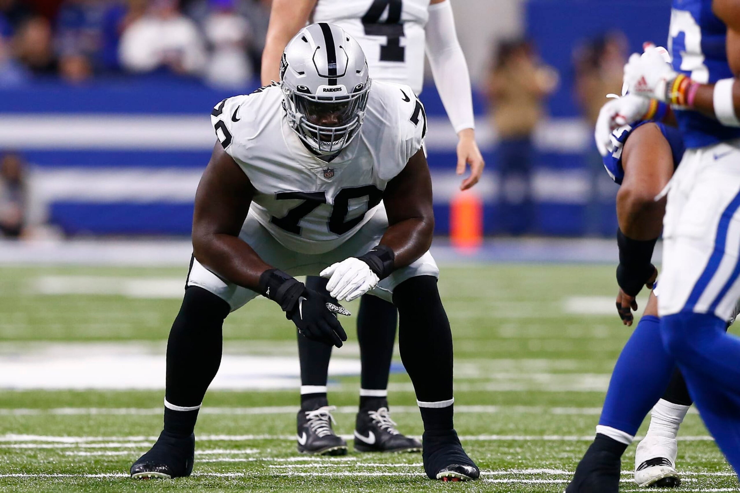INDIANAPOLIS, IN - JANUARY 02: Las Vegas Raiders Offensive Guard Alex Leatherwood (70) during an NFL game between the Las Vegas Raiders and the Indianapolis Colts on January 02, 2022 at Lucas Oil Stadium in Indianapolis, IN. (Photo by Jeffrey Brown/Icon Sportswire via Getty Images)