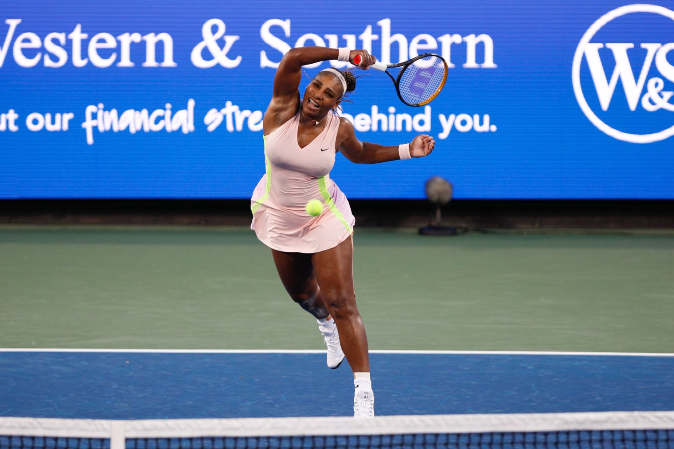 CINCINNATI, OH - AUGUST 16: Serena Williams of the United States returns the ball during the Western & Southern Open on August 16, 2022, at the Lindner Family Tennis Center in Mason, OH. (Photo by Ian Johnson/Icon Sportswire via Getty Images)