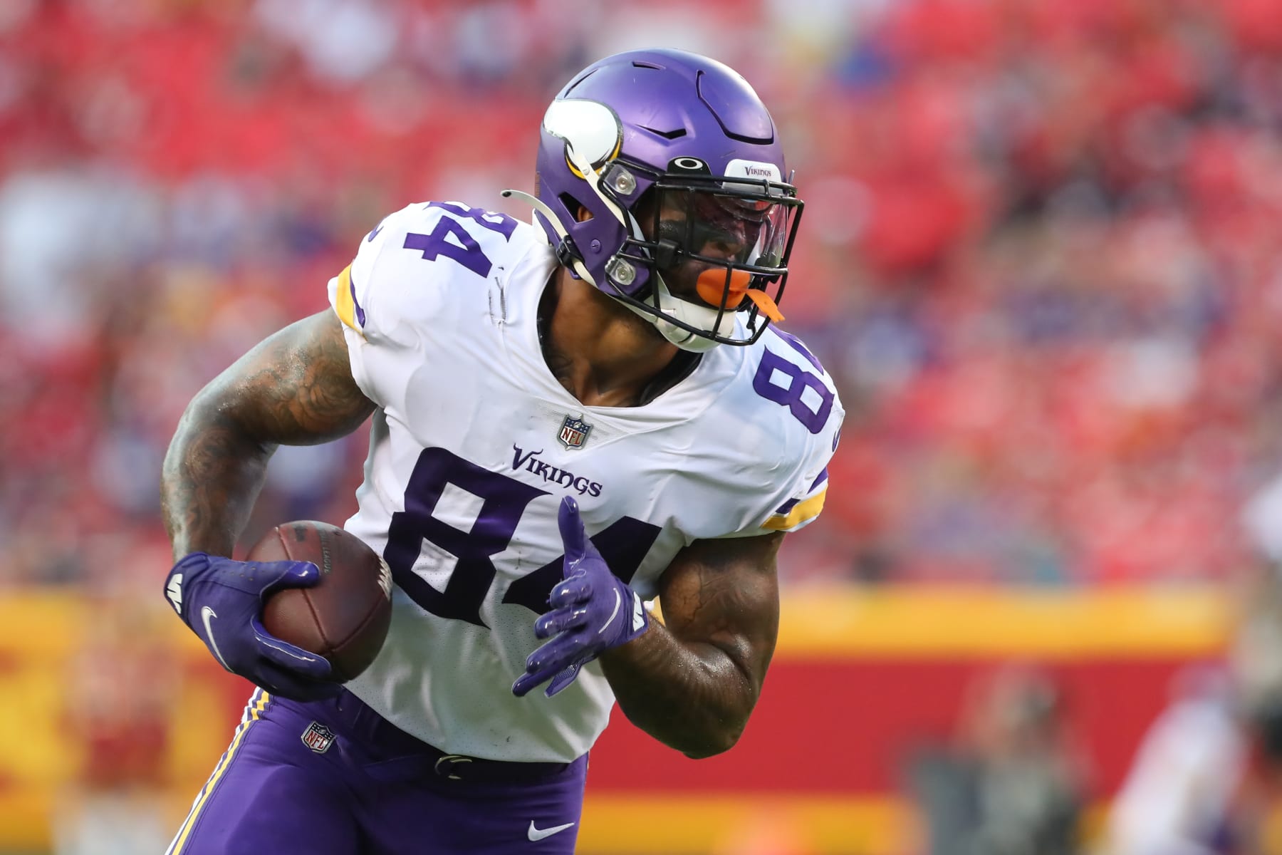 KANSAS CITY, MO - AUGUST 27: Minnesota Vikings tight end Irv Smith (84) runs after a catch in the first quarter of an NFL preseason game between the Minnesota Vikings and Kansas City Chiefs on Aug 27, 2021 at GEHA Field at Arrowhead Stadium in Kansas City, MO. (Photo by Scott Winters/Icon Sportswire via Getty Images)