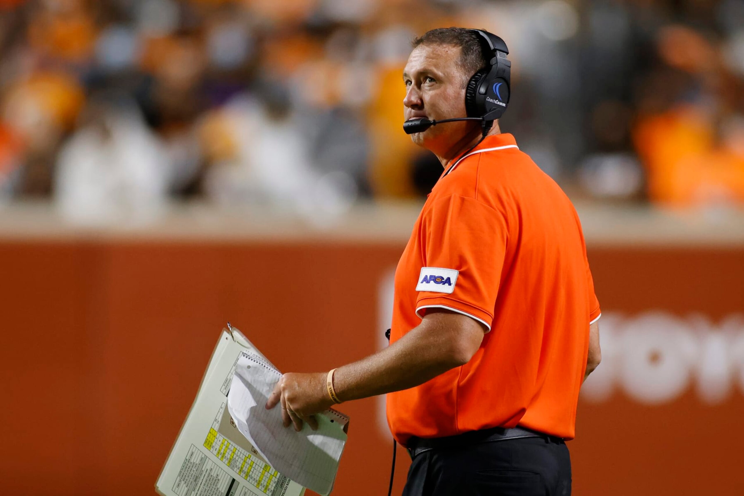 KNOXVILLE, TN - SEPTEMBER 02: Bowling Green Falcons head coach Scot Loeffler looks on during a college football game against the Tennessee Volunteers on Sept. 2, 2021 at Neyland Stadium in Knoxville, Tennessee. (Photo by Joe Robbins/Icon Sportswire via Getty Images) KNOXVILLE, TN - SEPTEMBER 02: Bowling Green Falcons head coach Scot Loeffler looks on during a college football game against the Tennessee Volunteers on Sept. 2, 2021 at Neyland Stadium in Knoxville, Tennessee. (Photo by Joe Robbins/Icon Sportswire via Getty Images)