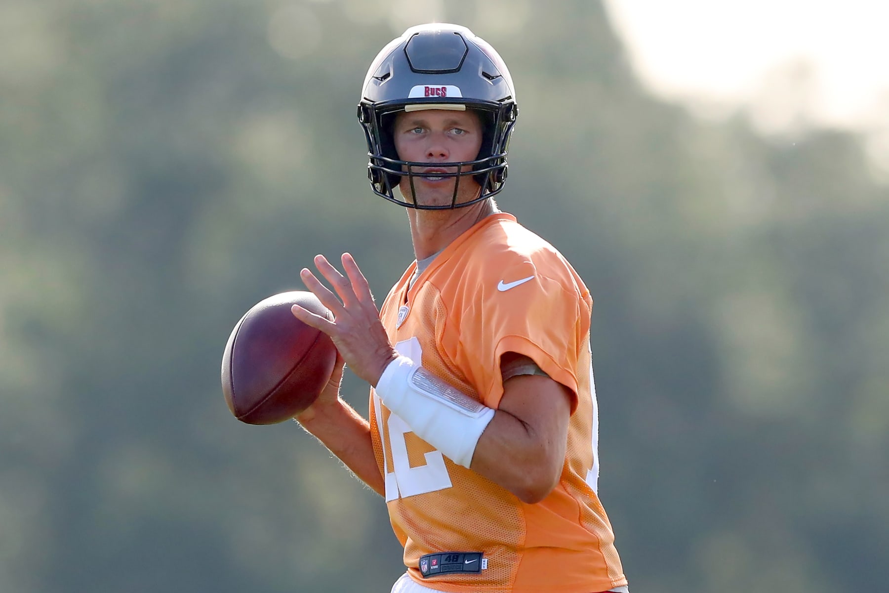 TAMPA, FL - AUG 09: Tampa Bay Buccaneers quarterback Tom Brady (12) looks for an open receiver during the Tampa Bay Buccaneers Training Camp on August 09, 2022 at the AdventHealth Training Center at One Buccaneer Place in Tampa, Florida. (Photo by Cliff Welch/Icon Sportswire via Getty Images)