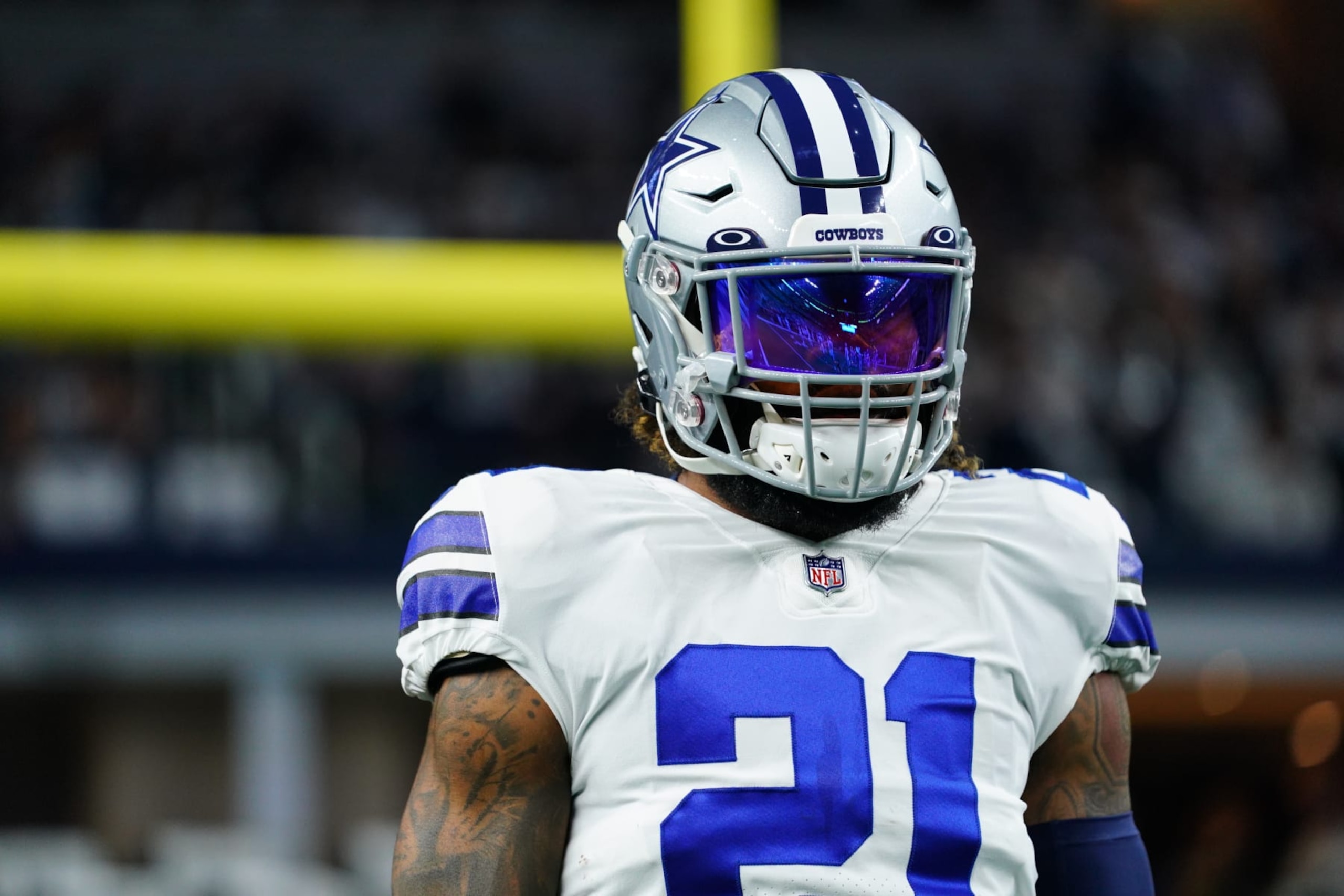ARLINGTON, TEXAS - DECEMBER 26: Ezekiel Elliott #21 of the Dallas Cowboys warms up against the Washington Football Team during an NFL game at AT&T Stadium on December 26, 2021 in Arlington, Texas. (Photo by Cooper Neill/Getty Images)