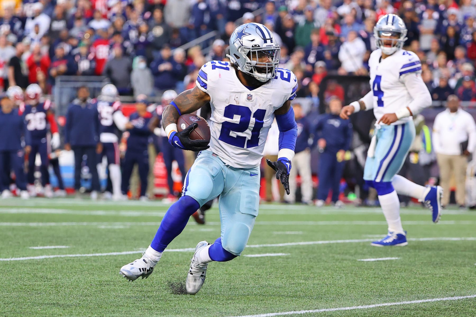 FOXBOROUGH, MA - OCTOBER 17:  Dallas Cowboys running back Ezekiel Elliott (21) runs  during the National Football League game between the New England Patriots and the Dallas Cowboys on October 17, 2021 at Gillette Stadium in Foxborough, MA.    (Photo by Rich Graessle/Icon Sportswire via Getty Images)
