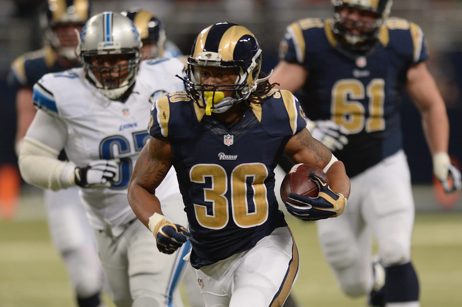 ST. LOUIS, MO - DECEMBER 13:  Todd Gurley #30 of the St. Louis Rams rushes against the Detroit Lions at the Edward Jones Dome on December 13, 2015 in St. Louis, Missouri. (Photo by Michael B. Thomas/Getty Images)