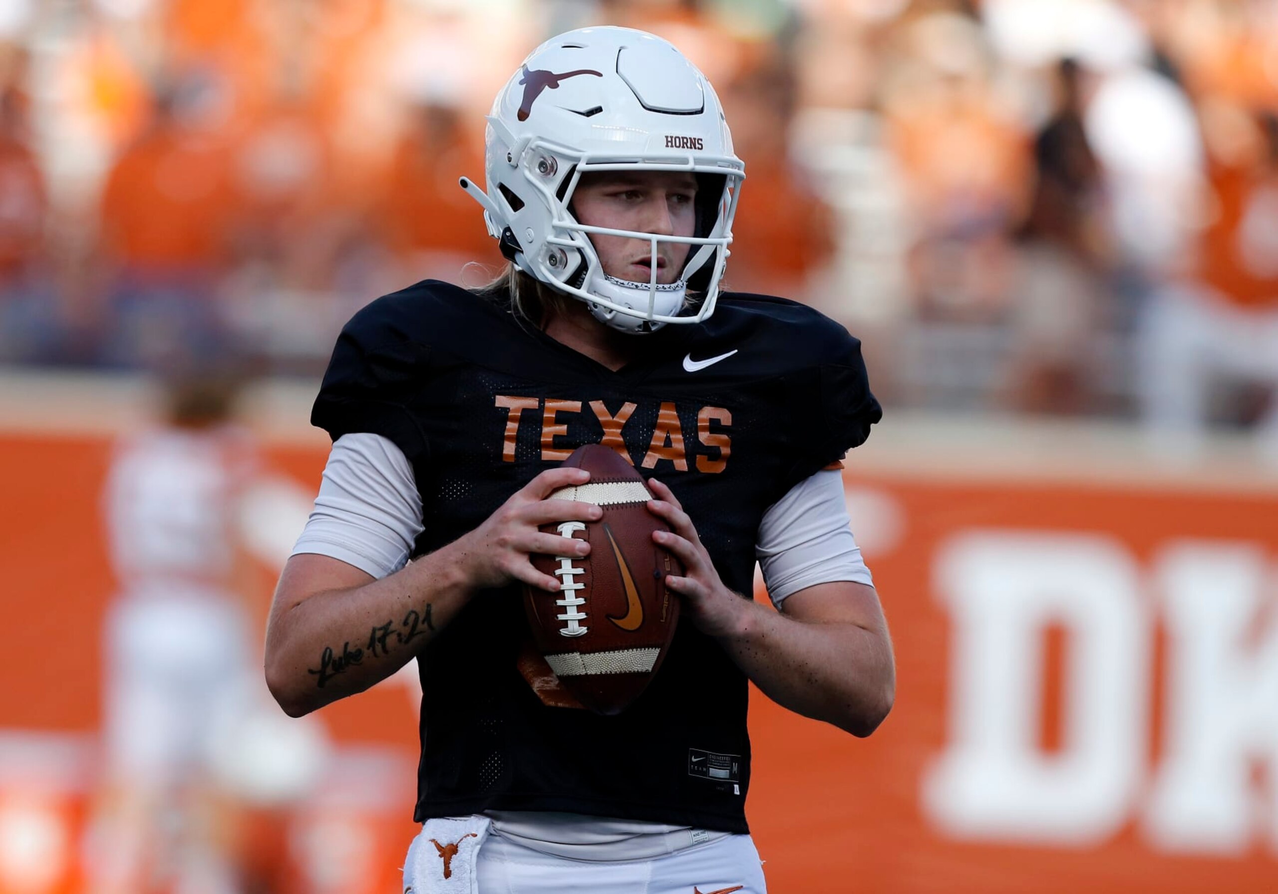 AUSTIN, TX - APRIL 23: University of Texas Long Horns quarterback Quinn Ewers warms up during the spring game on April 23, 2022, at Darrell K Royal - Texas Memorial Stadium in Austin, TX. (Photo by Adam Davis/Icon Sportswire via Getty Images) AUSTIN, TX - APRIL 23: University of Texas Long Horns quarterback Quinn Ewers warms up during the spring game on April 23, 2022, at Darrell K Royal - Texas Memorial Stadium in Austin, TX. (Photo by Adam Davis/Icon Sportswire via Getty Images)