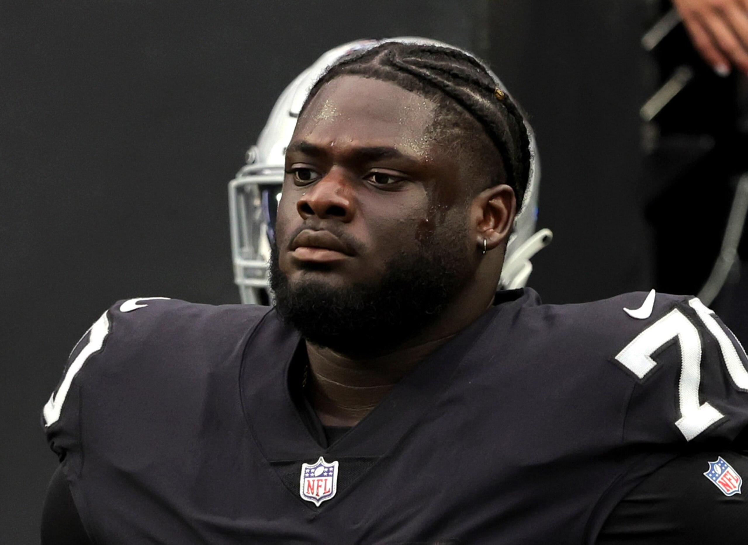 LAS VEGAS, NEVADA - AUGUST 14: Offensive tackle Alex Leatherwood #70 of the Las Vegas Raiders takes the field for warmups before a game against the Minnesota Vikings at Allegiant Stadium on August 14, 2022 in Las Vegas, Nevada. The Raiders defeated Vikings the 26-20. (Photo by Ethan Miller/Getty Images)
