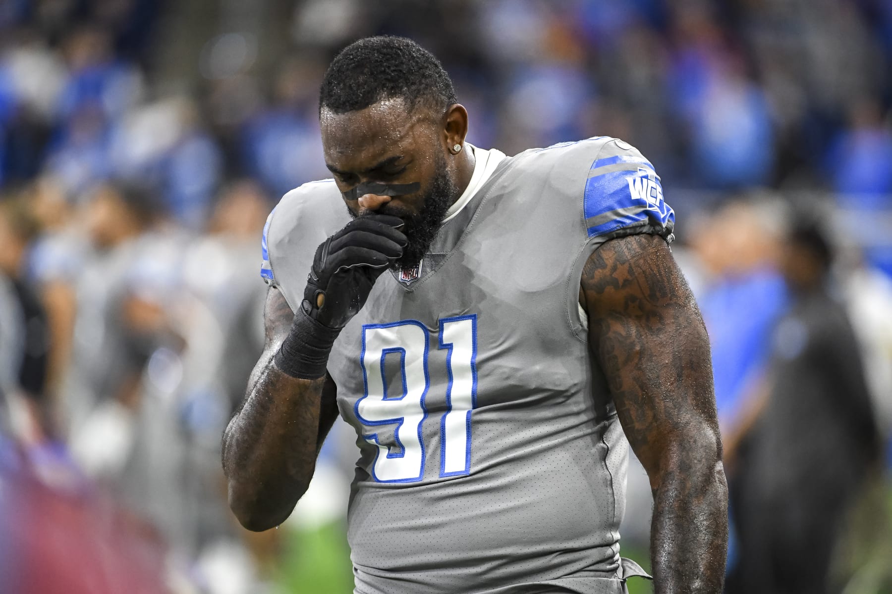DETROIT, MICHIGAN - SEPTEMBER 26: Michael Brockers #91 of the Detroit Lions takes a moment to himself during the national anthem before the game against the Baltimore Ravens at Ford Field on September 26, 2021 in Detroit, Michigan. (Photo by Nic Antaya/Getty Images)