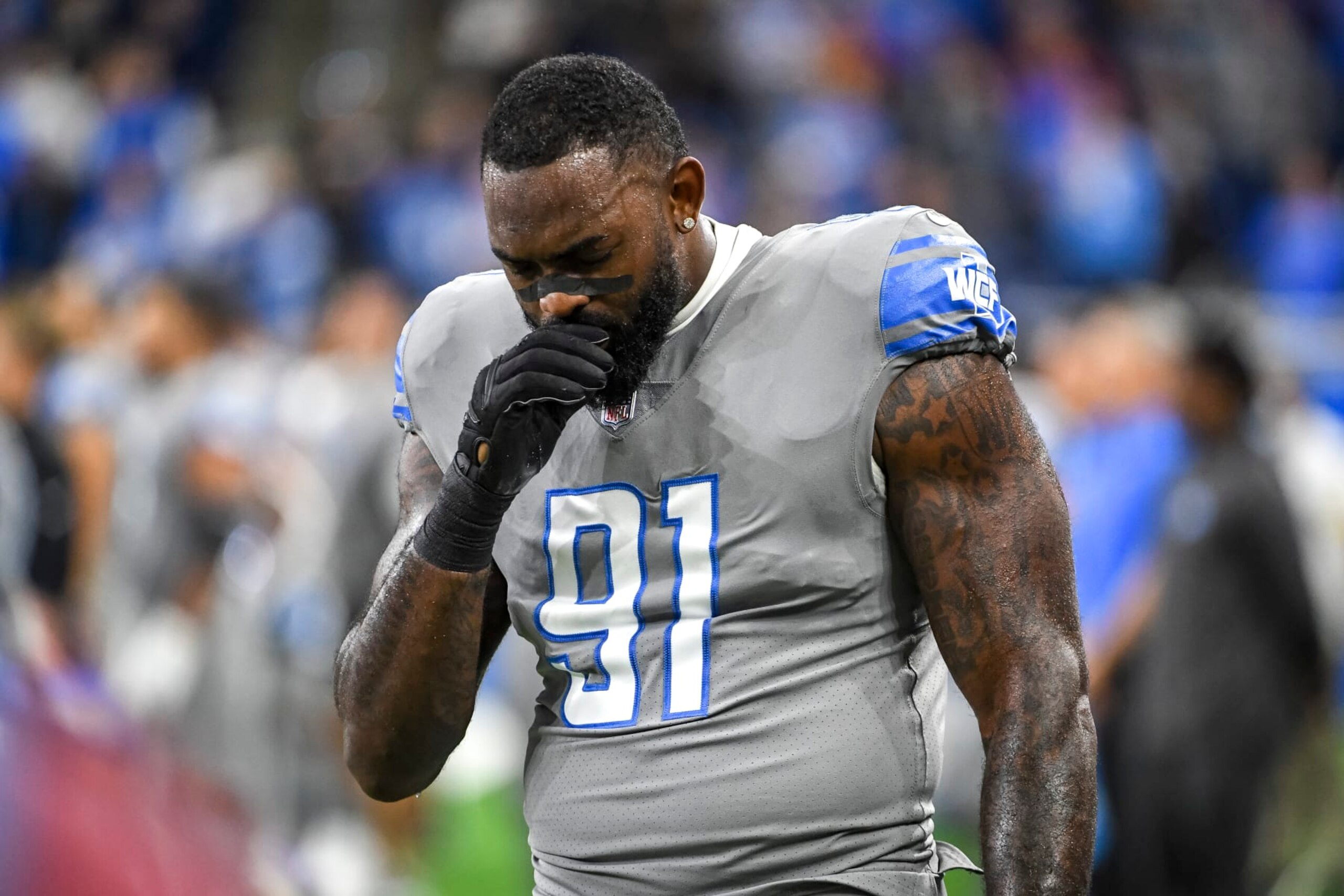 DETROIT, MICHIGAN - SEPTEMBER 26: Michael Brockers #91 of the Detroit Lions takes a moment to himself during the national anthem before the game against the Baltimore Ravens at Ford Field on September 26, 2021 in Detroit, Michigan. (Photo by Nic Antaya/Getty Images) DETROIT, MICHIGAN - SEPTEMBER 26: Michael Brockers #91 of the Detroit Lions takes a moment to himself during the national anthem before the game against the Baltimore Ravens at Ford Field on September 26, 2021 in Detroit, Michigan. (Photo by Nic Antaya/Getty Images)