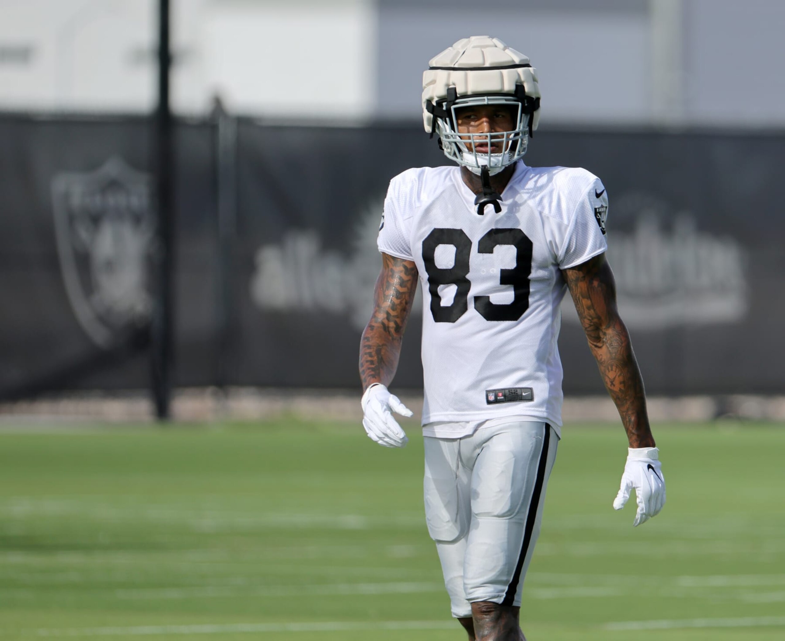 HENDERSON, NEVADA - JULY 27: Tight end Darren Waller #83 of the Las Vegas Raiders walks on a field during the team's first fully padded practice during training camp at the Las Vegas Raiders Headquarters/Intermountain Healthcare Performance Center on July 27, 2022 in Henderson, Nevada. (Photo by Ethan Miller/Getty Images) HENDERSON, NEVADA - JULY 27: Tight end Darren Waller #83 of the Las Vegas Raiders walks on a field during the team's first fully padded practice during training camp at the Las Vegas Raiders Headquarters/Intermountain Healthcare Performance Center on July 27, 2022 in Henderson, Nevada. (Photo by Ethan Miller/Getty Images)