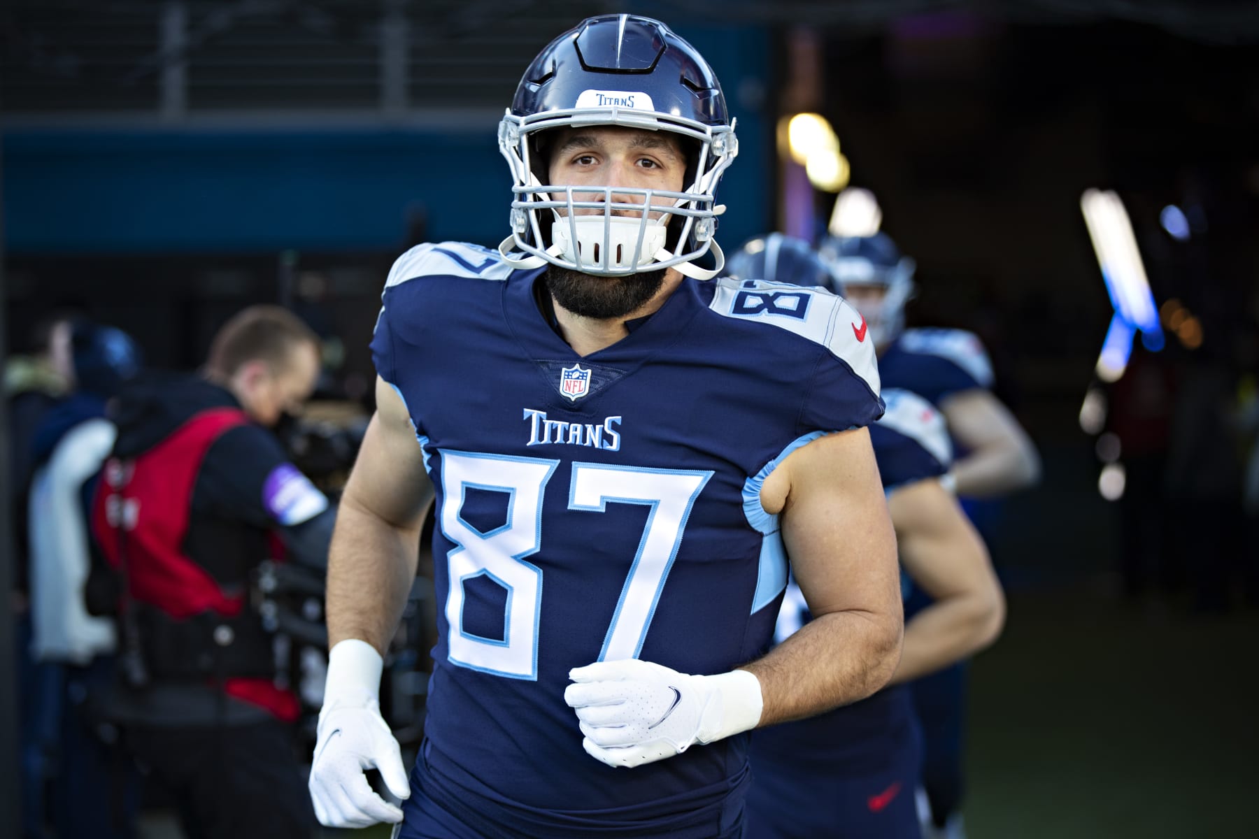NASHVILLE, TENNESSEE - JANUARY 22: Geoff Swaim #87 of the Tennessee Titans runs onto the field before a game against the Cincinnati Bengals in the AFC Divisional Playoff game at Nissan Stadium on January 22, 2022 in Nashville, Tennessee. The Bengals defeated the Titans 19-16.  (Photo by Wesley Hitt/Getty Images)